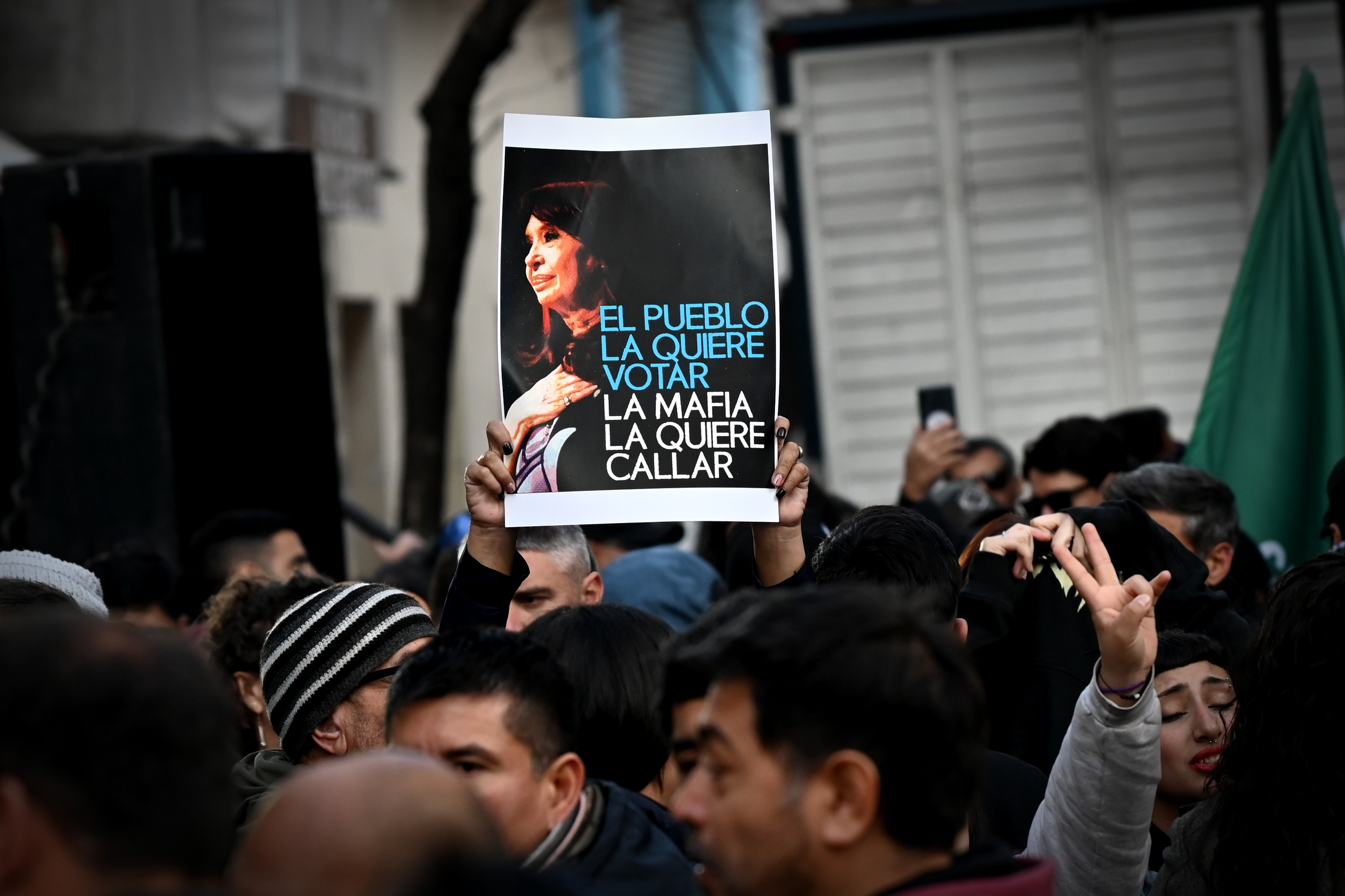 La titular del Partido Justicialista habló ante la militancia y criticó al Gobierno Buenos Aires, Argentina – 9 junio, 2025: Se realizó un acto en respaldo a Cristina Fernández ...
