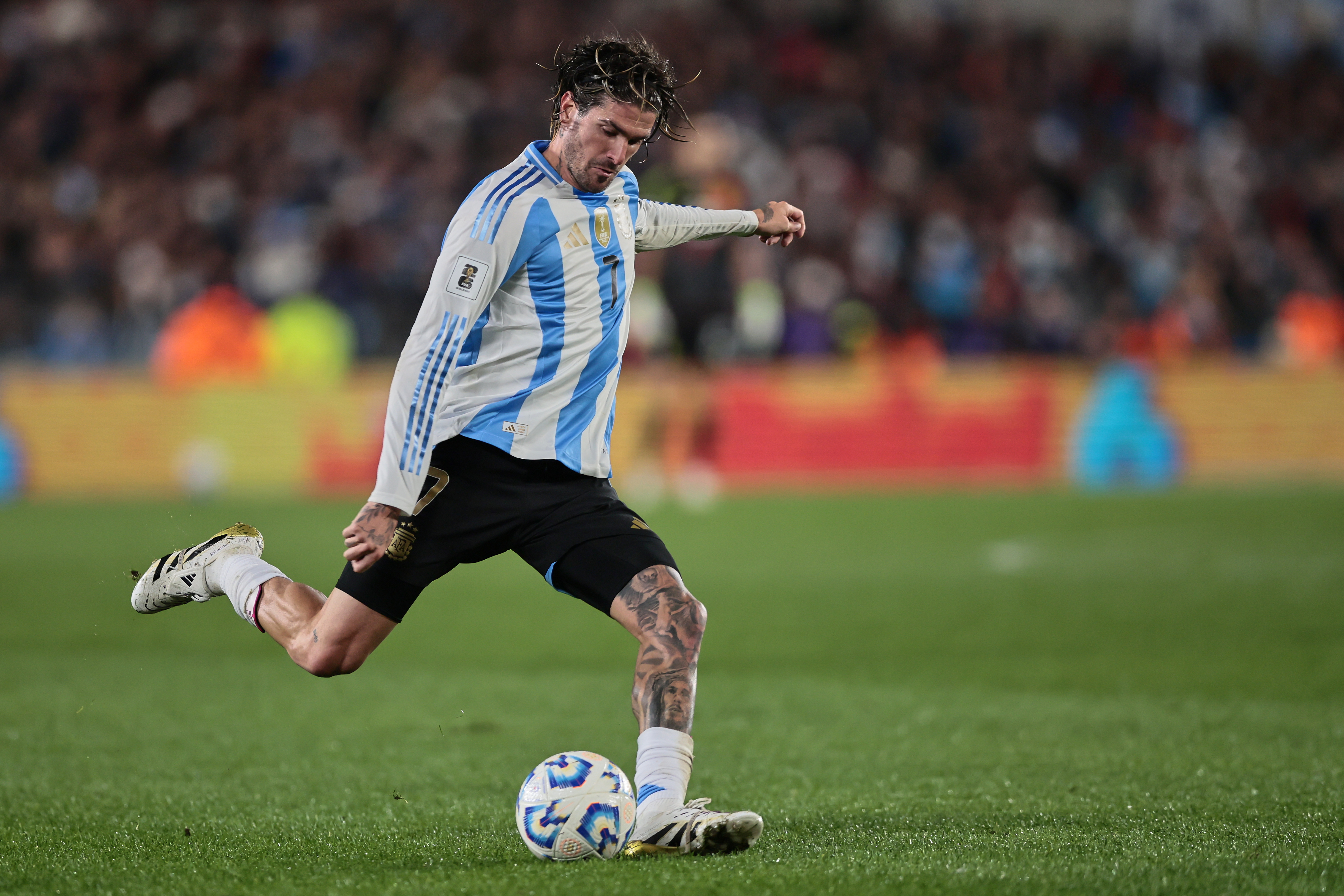 Almada scored a late equalizer after Enzo Fernández’s red card Buenos Aires, Argentina – June 10, 2025: Argentina’s national team drew 1-1 against Colombia ...
