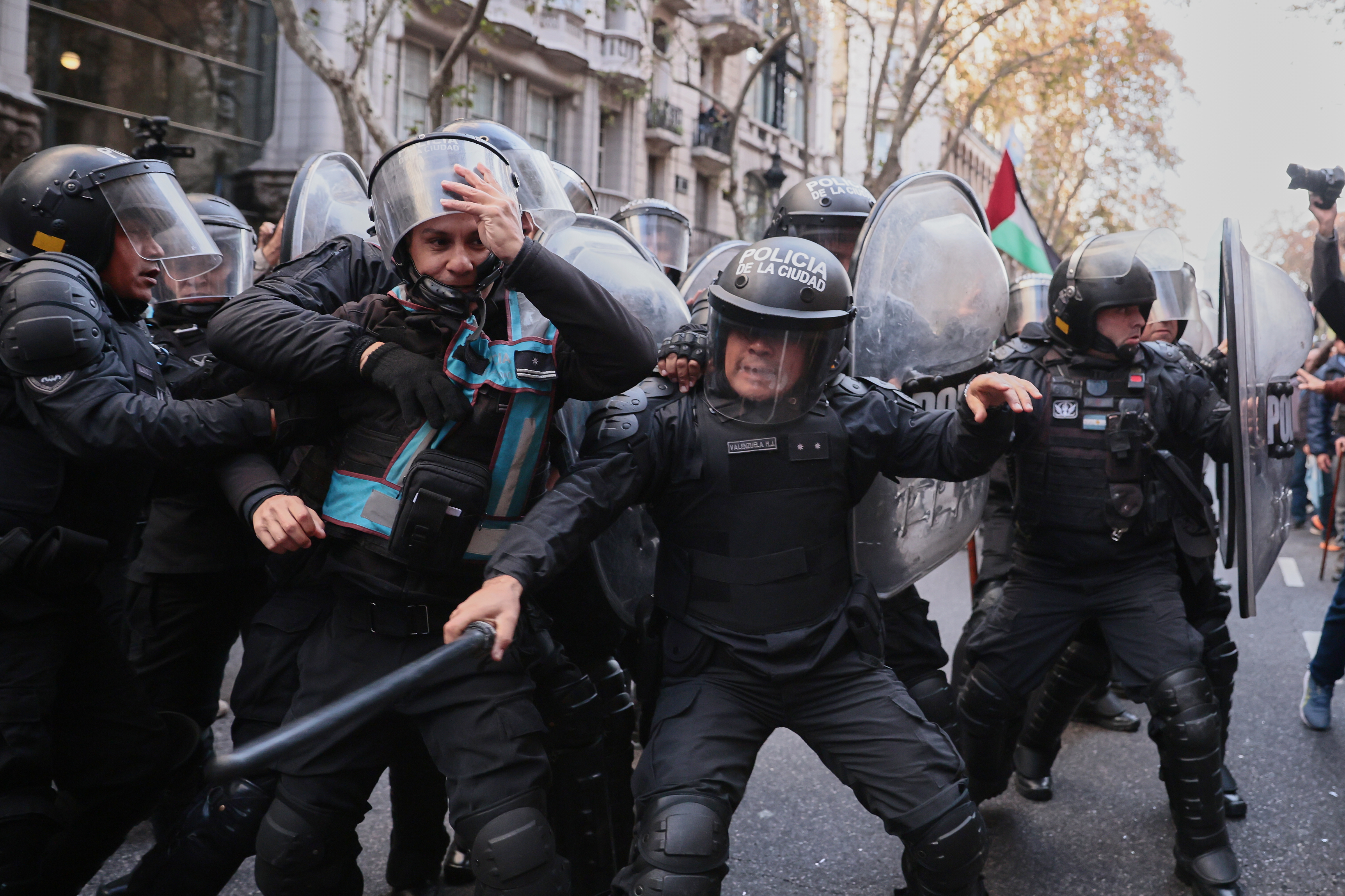 SEL_3571 Movimientos sociales y gremios de Argentina se unieron este miércoles a los jubilados y su march...