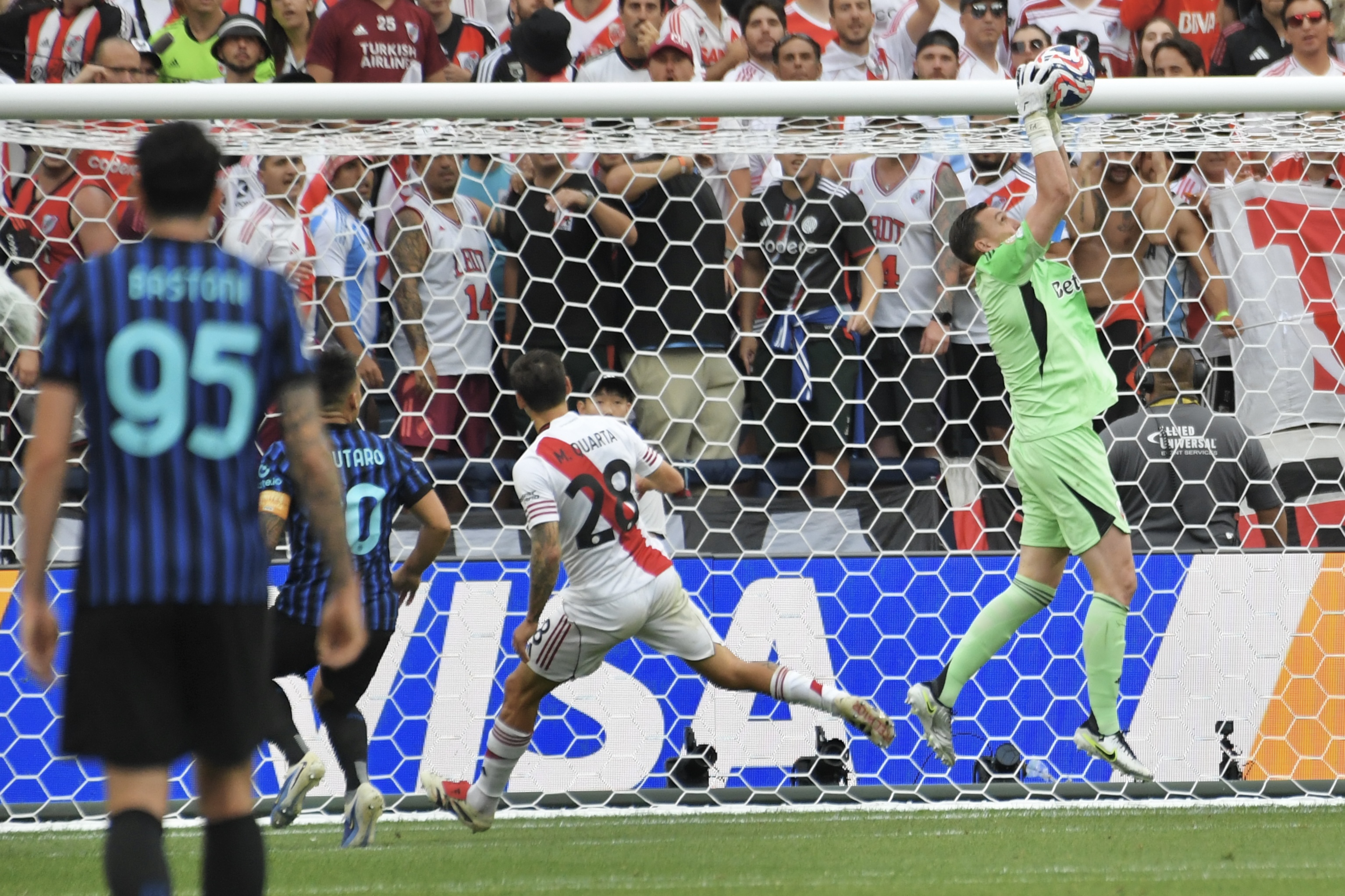 A draw is enough, but River aims for a direct qualification with a win Seattle, USA – June 25, 2025: River Plate faces Inter Milan at Lumen Field in Seattle in the fi...