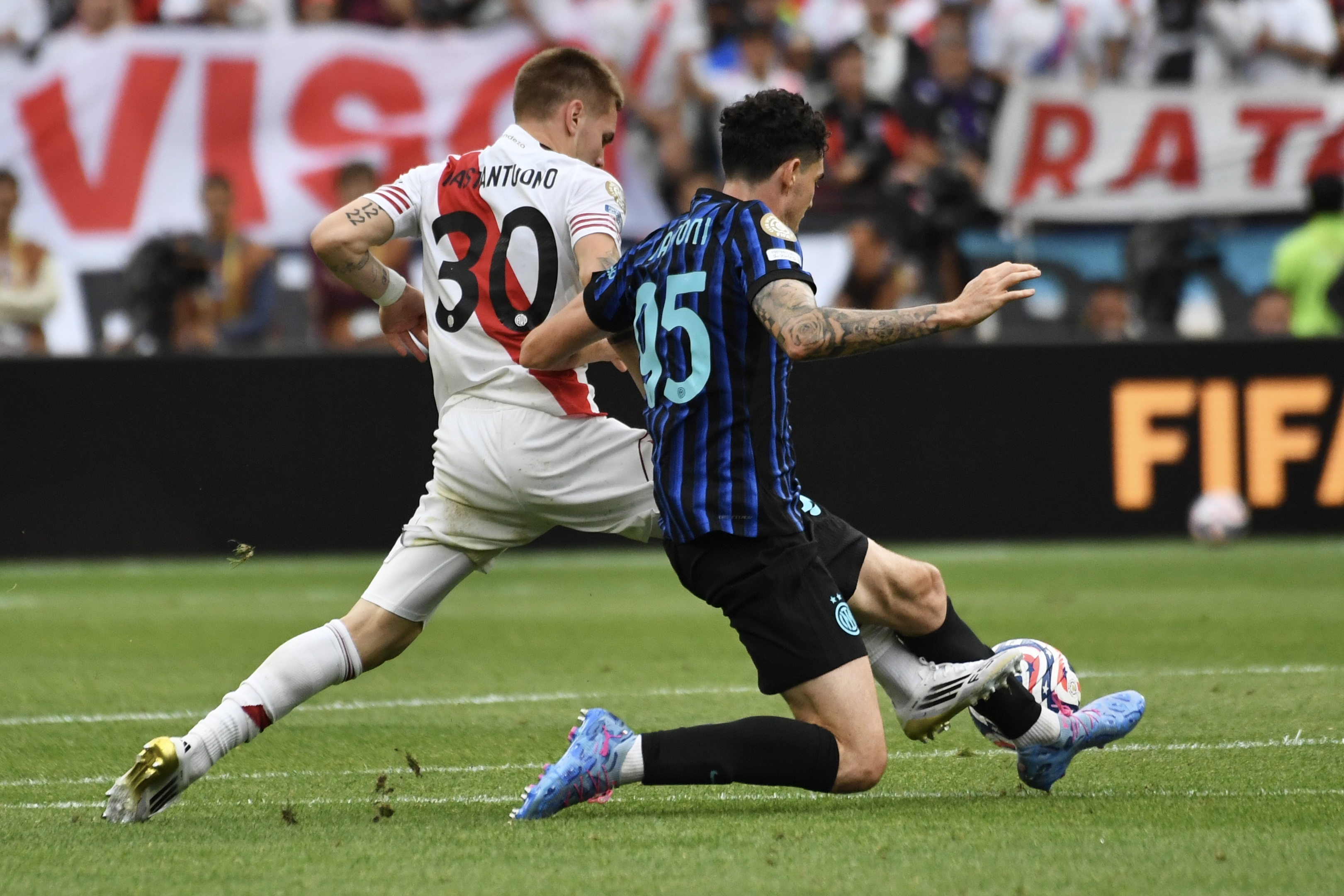 A draw is enough, but River aims for a direct qualification with a win Seattle, USA – June 25, 2025: River Plate faces Inter Milan at Lumen Field in Seattle in the fi...