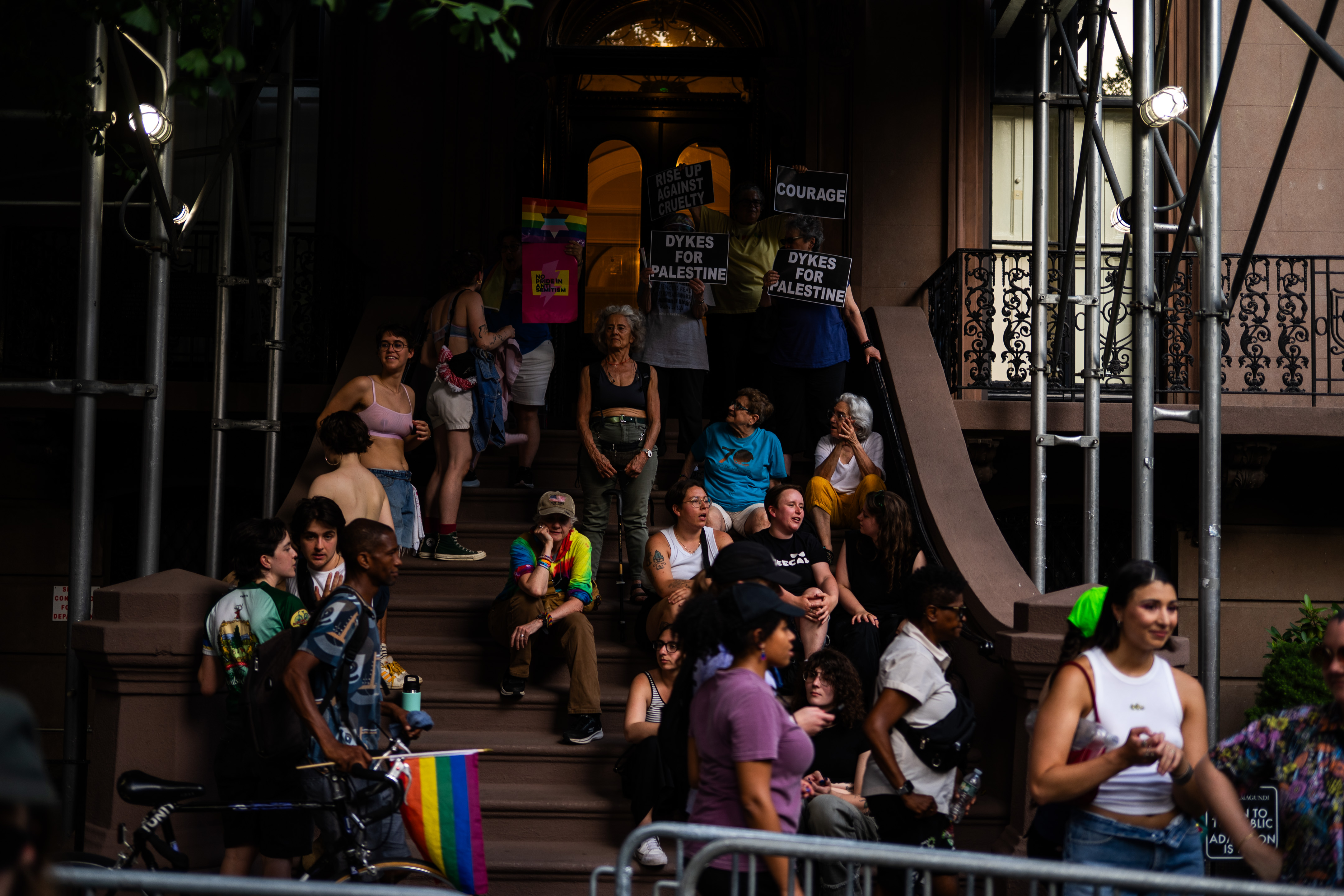 Participants denounced LGBTQ+ rights rollbacks and highlighted political resistance United States ? June 28, 2025: Thousands marched in Pride Parades across U.S. cities on Saturday,...