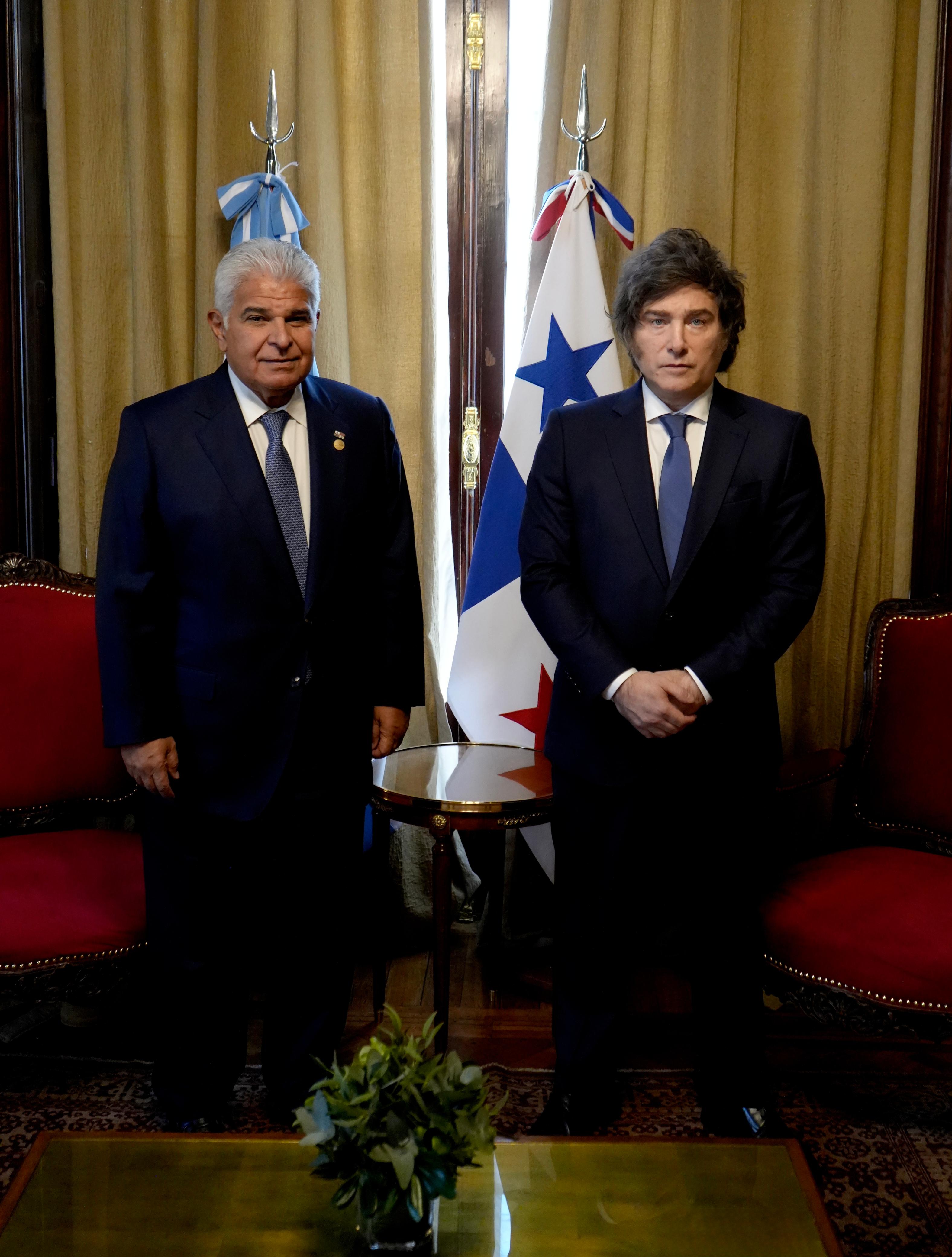FOTO-1 Reuniones bilaterales del presidente Javier Milei en Mercosur. foto: Prensa Presidencia/ Via UNAR...
