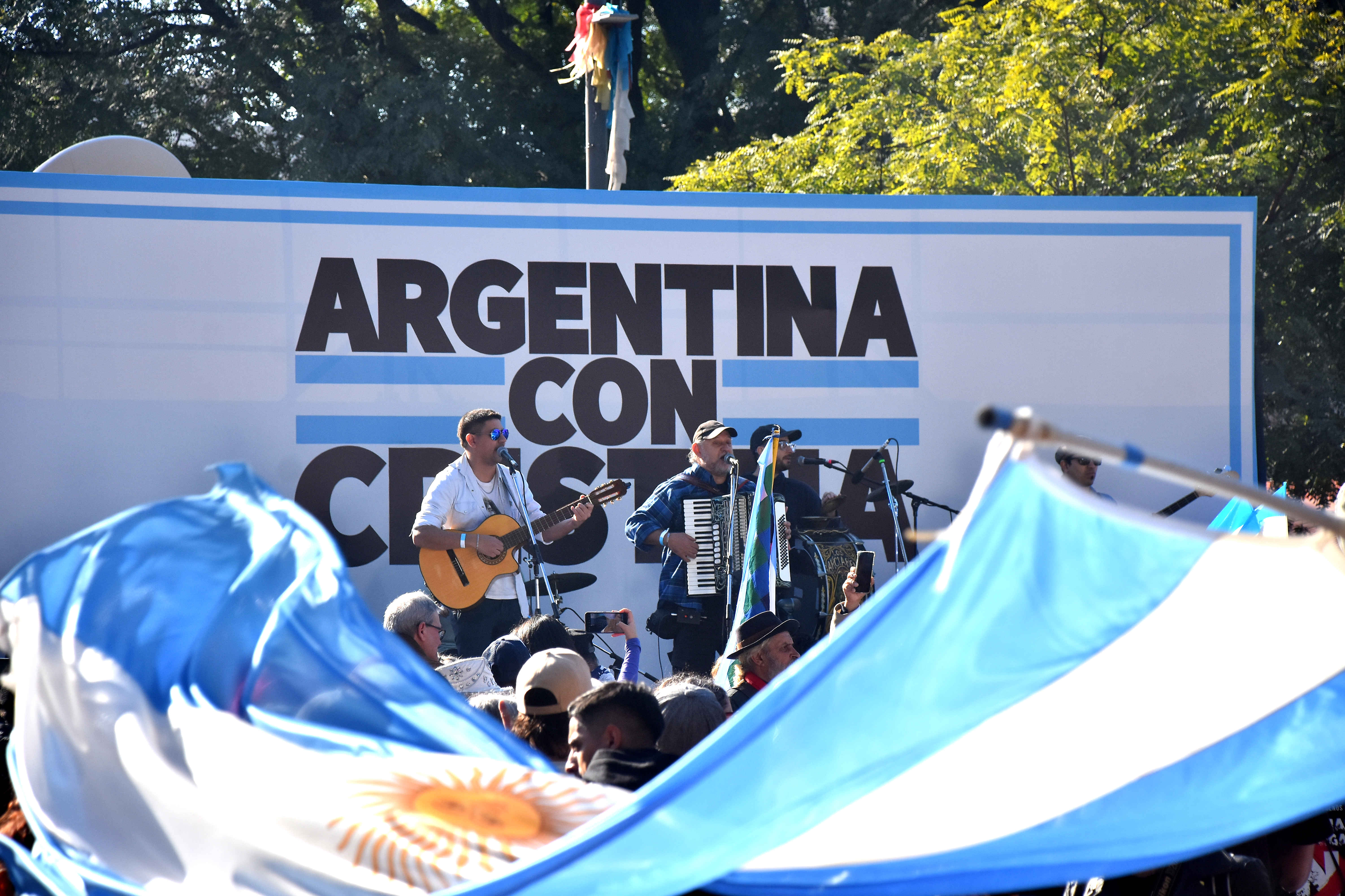 La ex presidenta envió mensaje a militantes en Parque Lezama con críticas a la deuda Buenos Aires, Argentina - 9 julio, 2025: La ex presidenta Cristina Fernández de Kirchner habló ...