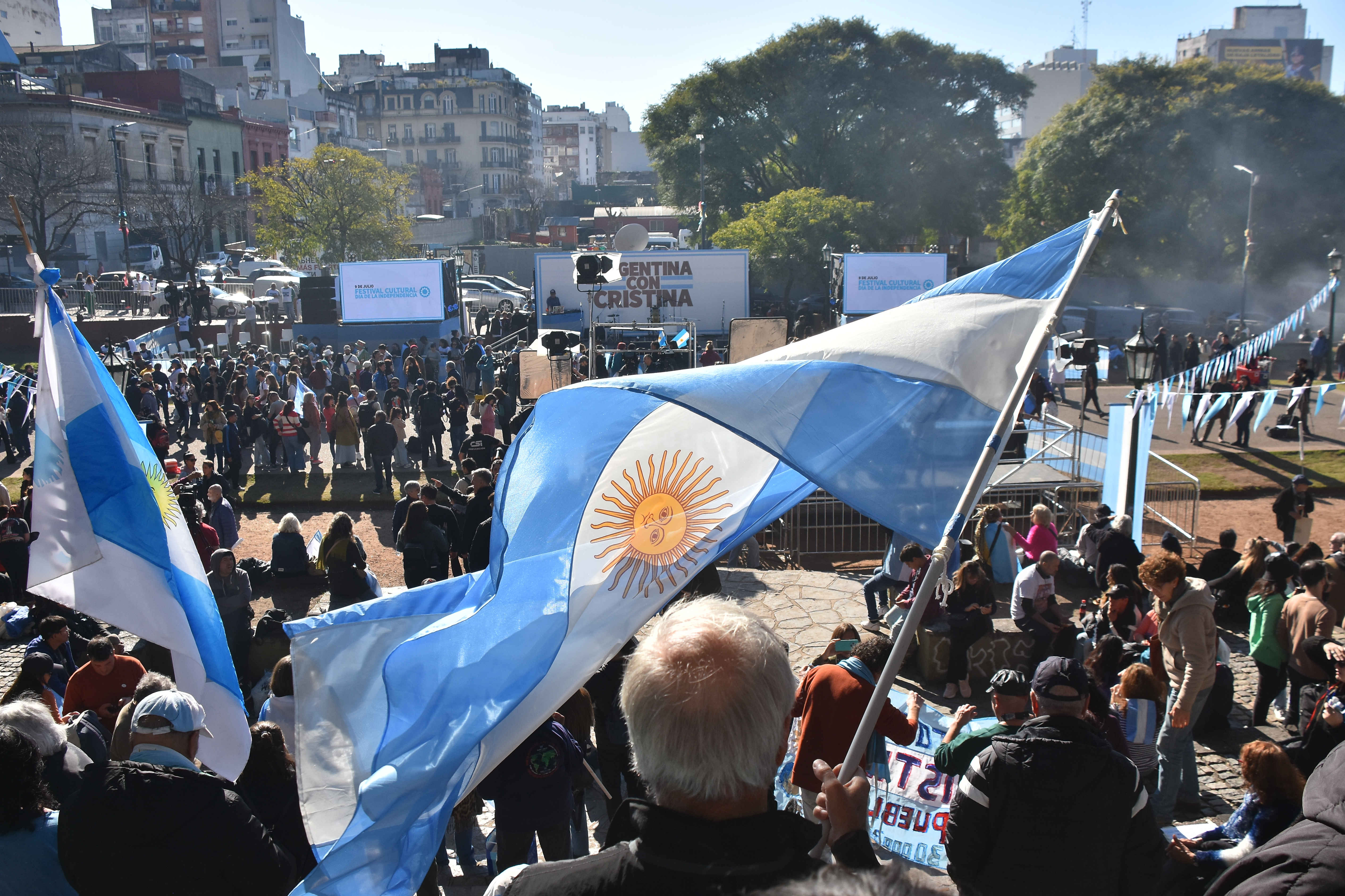 La ex presidenta envió mensaje a militantes en Parque Lezama con críticas a la deuda Buenos Aires, Argentina - 9 julio, 2025: La ex presidenta Cristina Fernández de Kirchner habló ...