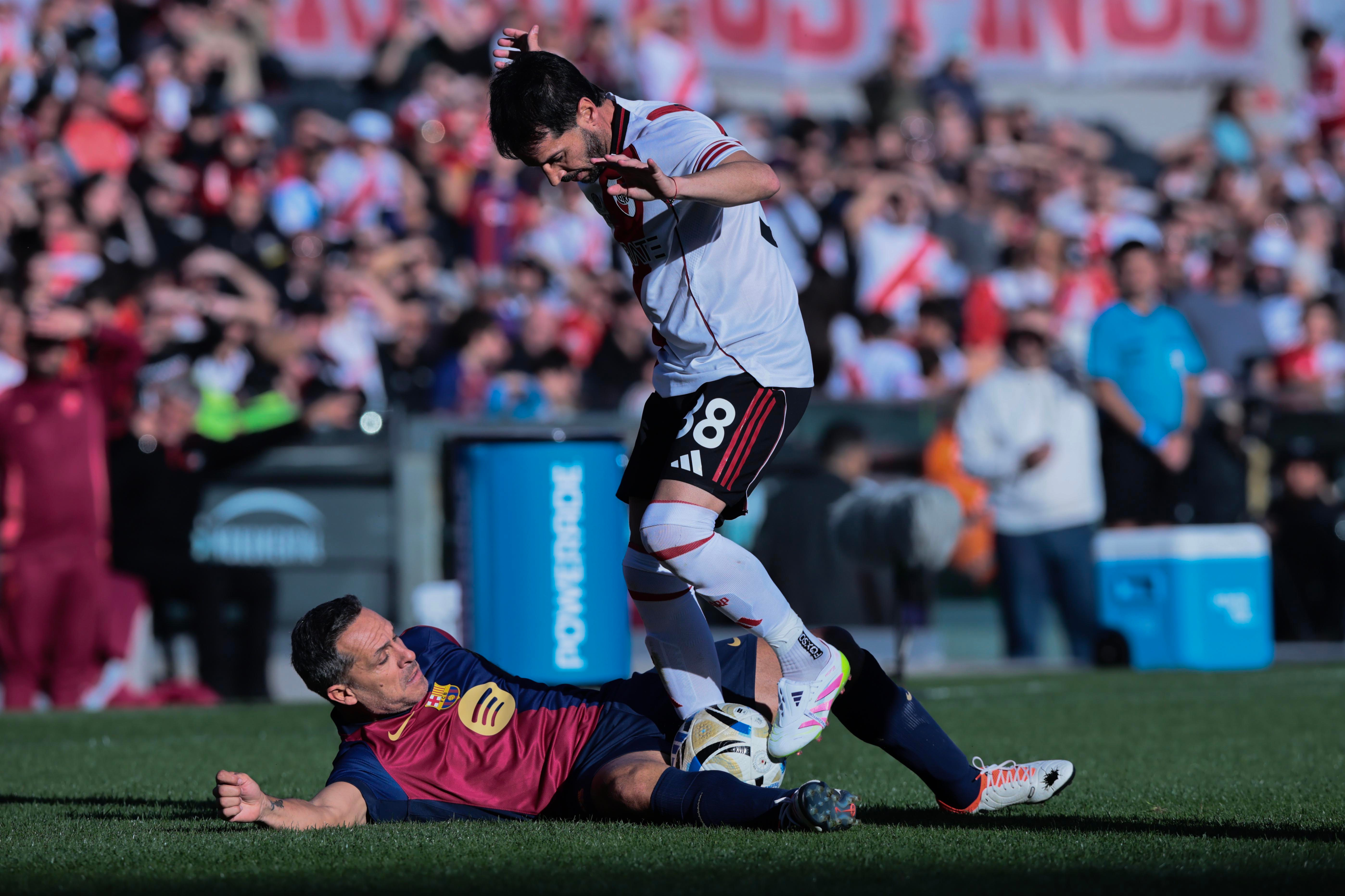 Buenos Aires, Argentina – 20 julio, 2025: Formación de Barcelona Leyendas. River Plate enfrent...
