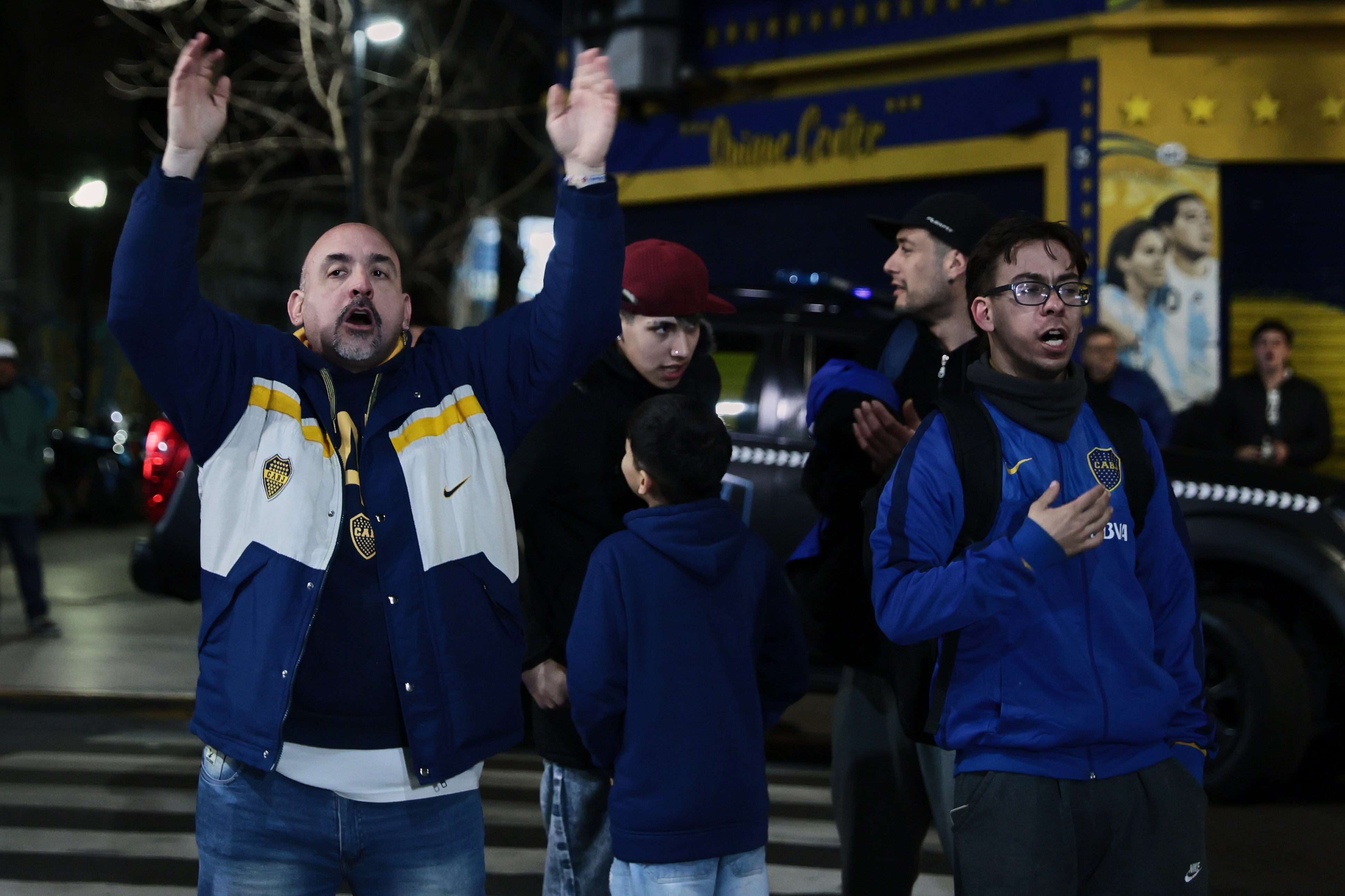 Solo una veintena de hinchas acudió al reclamo contra el dirigente de Boca Juniors en Buenos Aires Buenos Aires, Argentina – 24 julio, 2025: Apenas una veintena de hinchas de Boca Juniors se aut...