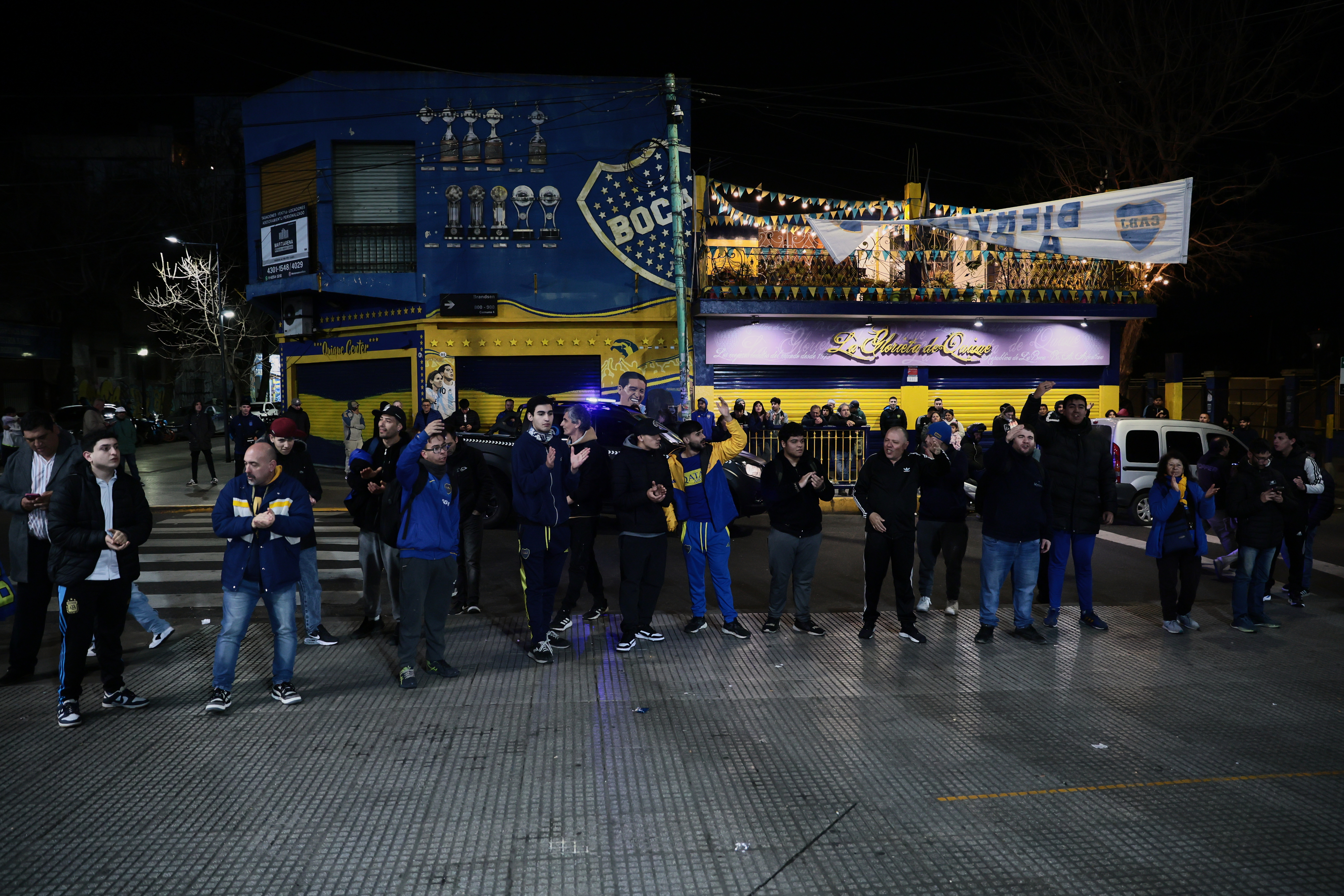 Solo una veintena de hinchas acudió al reclamo contra el dirigente de Boca Juniors en Buenos Aires Buenos Aires, Argentina – 24 julio, 2025: Apenas una veintena de hinchas de Boca Juniors se aut...