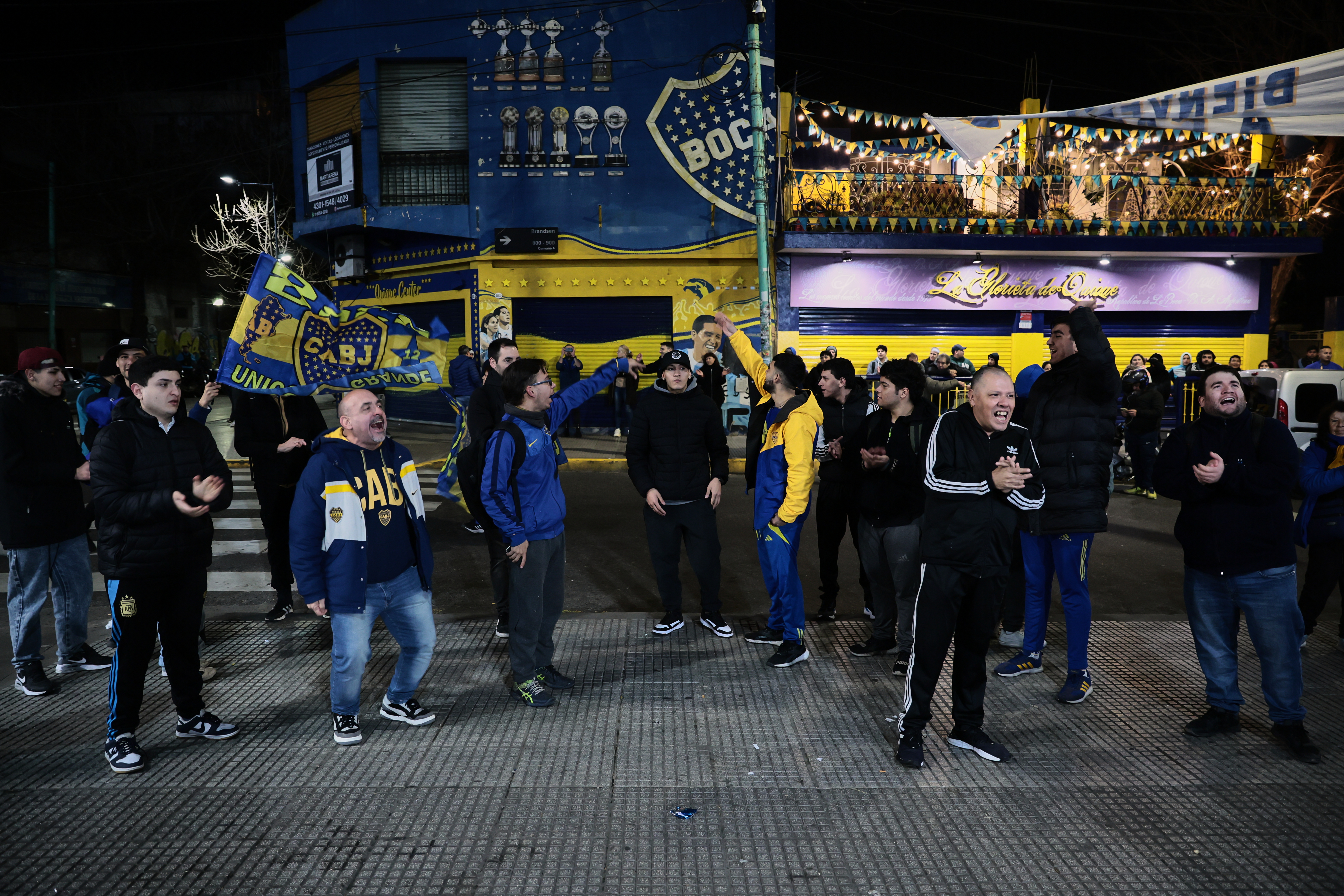 Solo una veintena de hinchas acudió al reclamo contra el dirigente de Boca Juniors en Buenos Aires Buenos Aires, Argentina – 24 julio, 2025: Apenas una veintena de hinchas de Boca Juniors se aut...