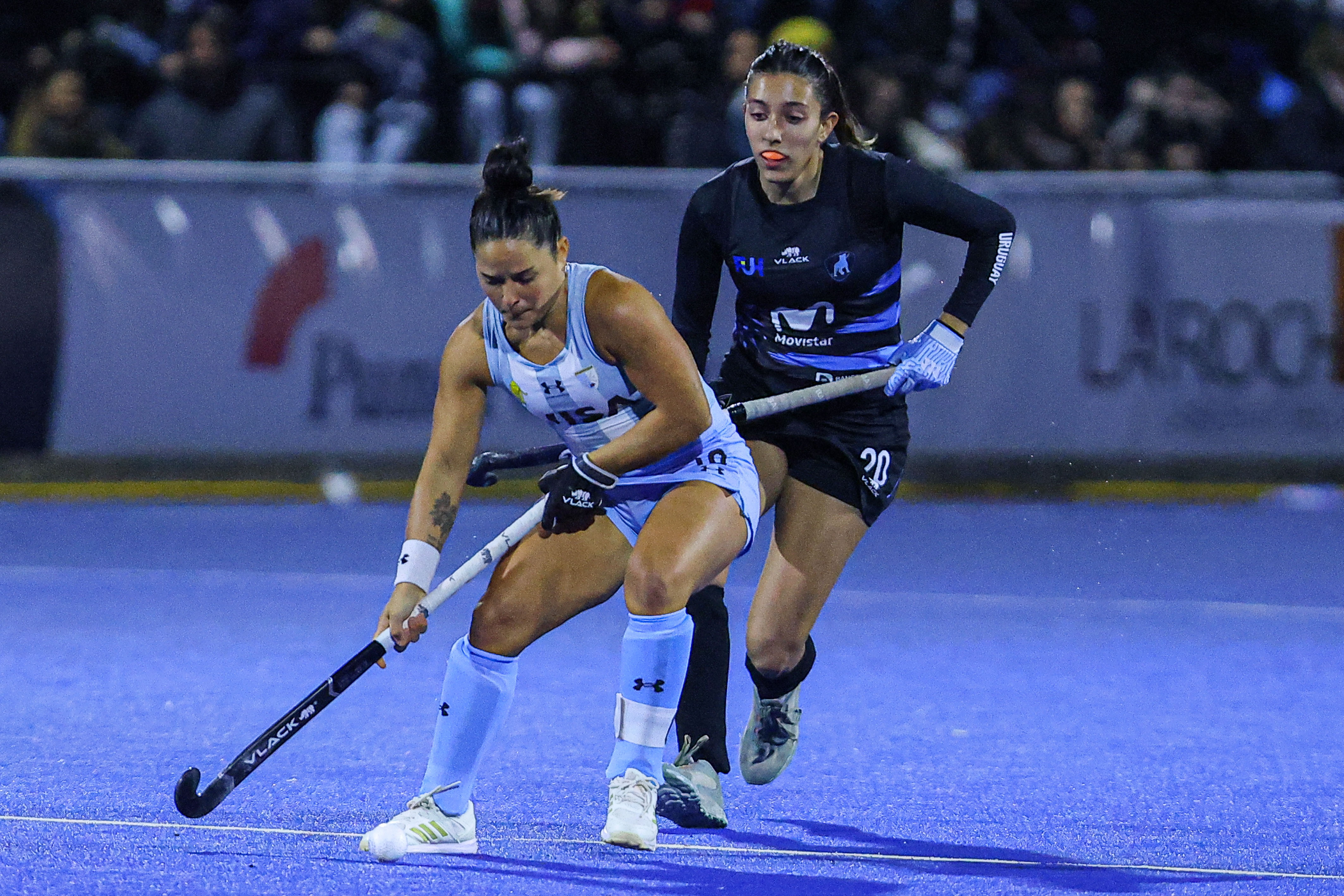 Argentina se impone ante Las Cimarronas en el estreno del torneo continental en Montevideo Montevideo, Uruguay – 24 de julio, 2025: La selección argentina de hockey sobre césped femeni...