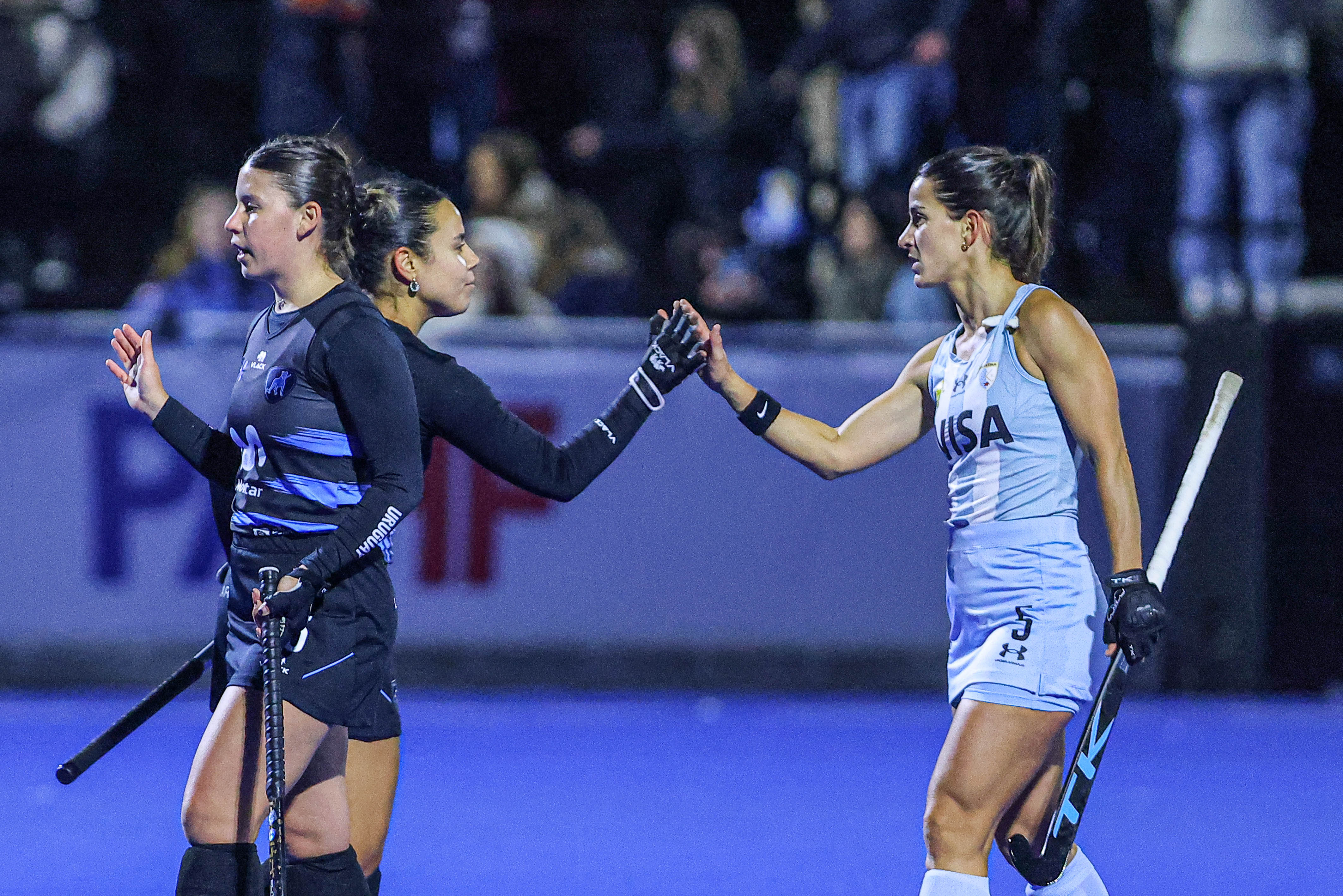 Argentina se impone ante Las Cimarronas en el estreno del torneo continental en Montevideo Montevideo, Uruguay – 24 de julio, 2025: La selección argentina de hockey sobre césped femeni...