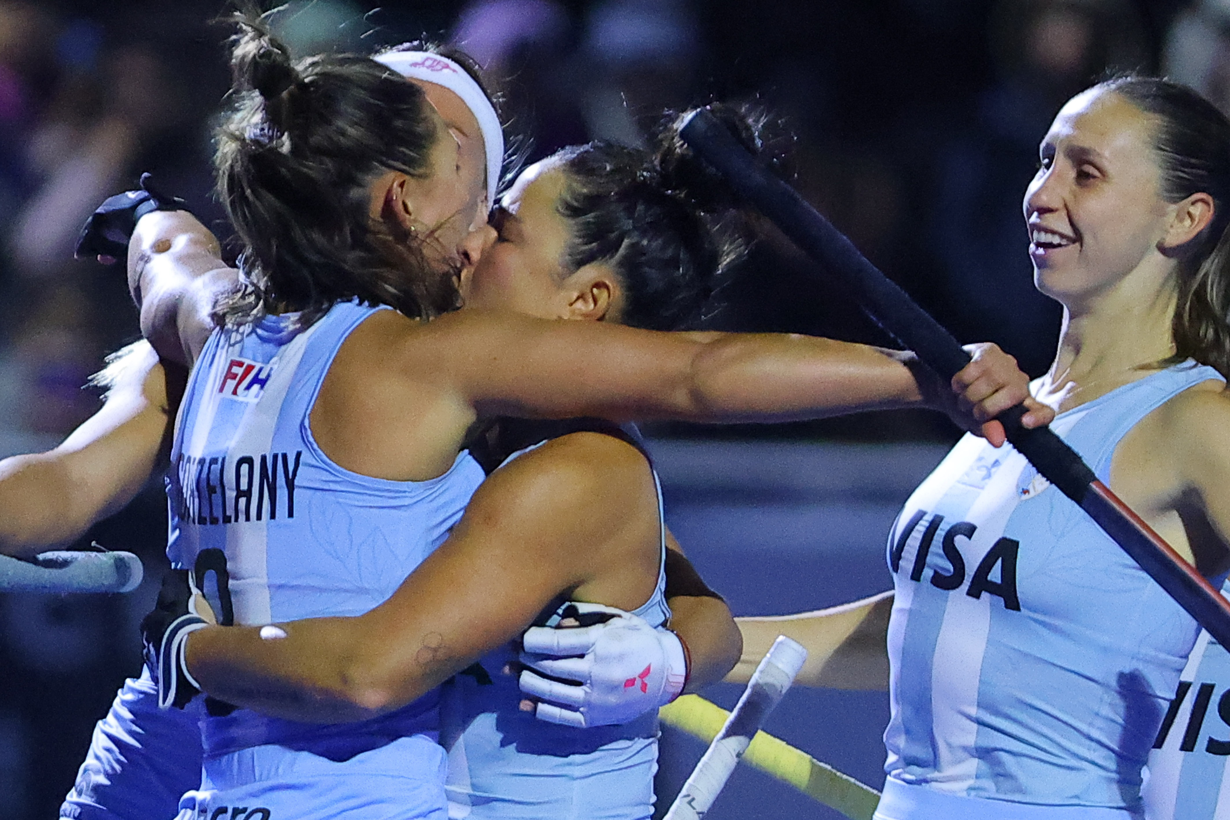 Argentina se impone ante Las Cimarronas en el estreno del torneo continental en Montevideo Montevideo, Uruguay – 24 de julio, 2025: La selección argentina de hockey sobre césped femeni...