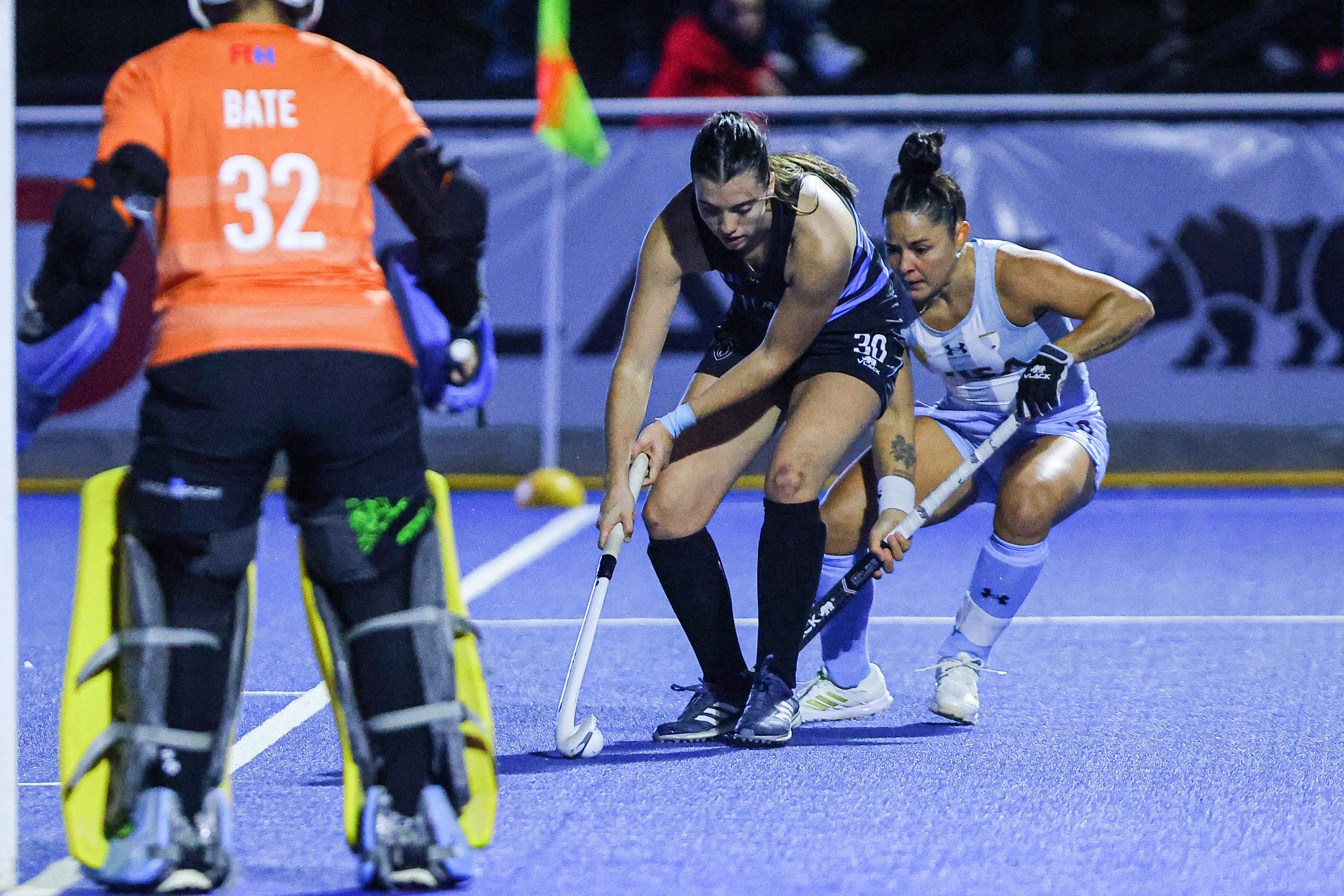 Montevideo, Uruguay – 24 de julio, 2025: La selección argentina de hockey sobre césped femeni...
