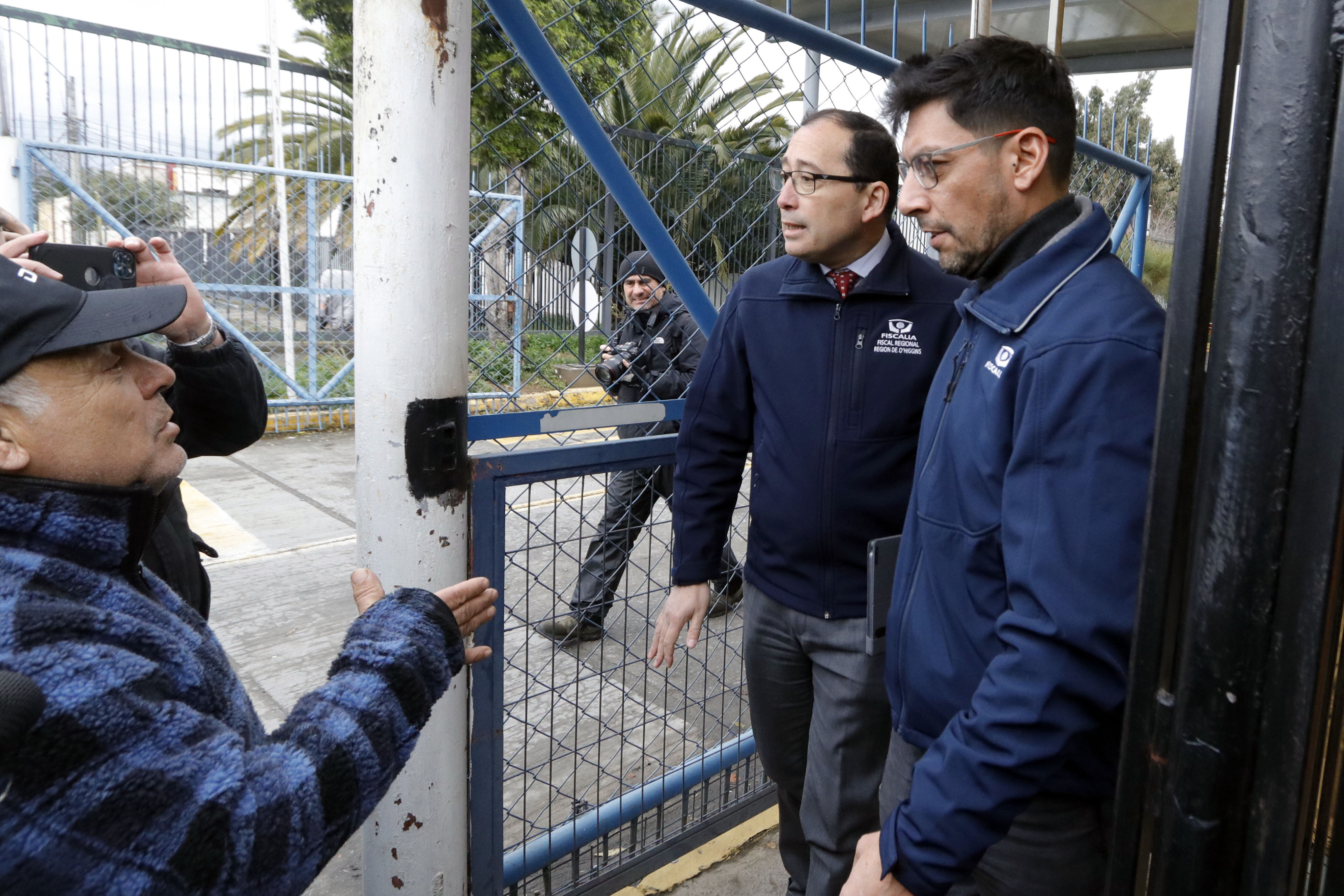 Familiares llegan hasta Oficinas de El Teniente tras derrumbe en Mina con un fallecido y cinco desaparecidos. Rancagua, 1 de Agosto 2025
Familiares llegan hasta Oficinas de El Teniente tras derrumbe en Mina...