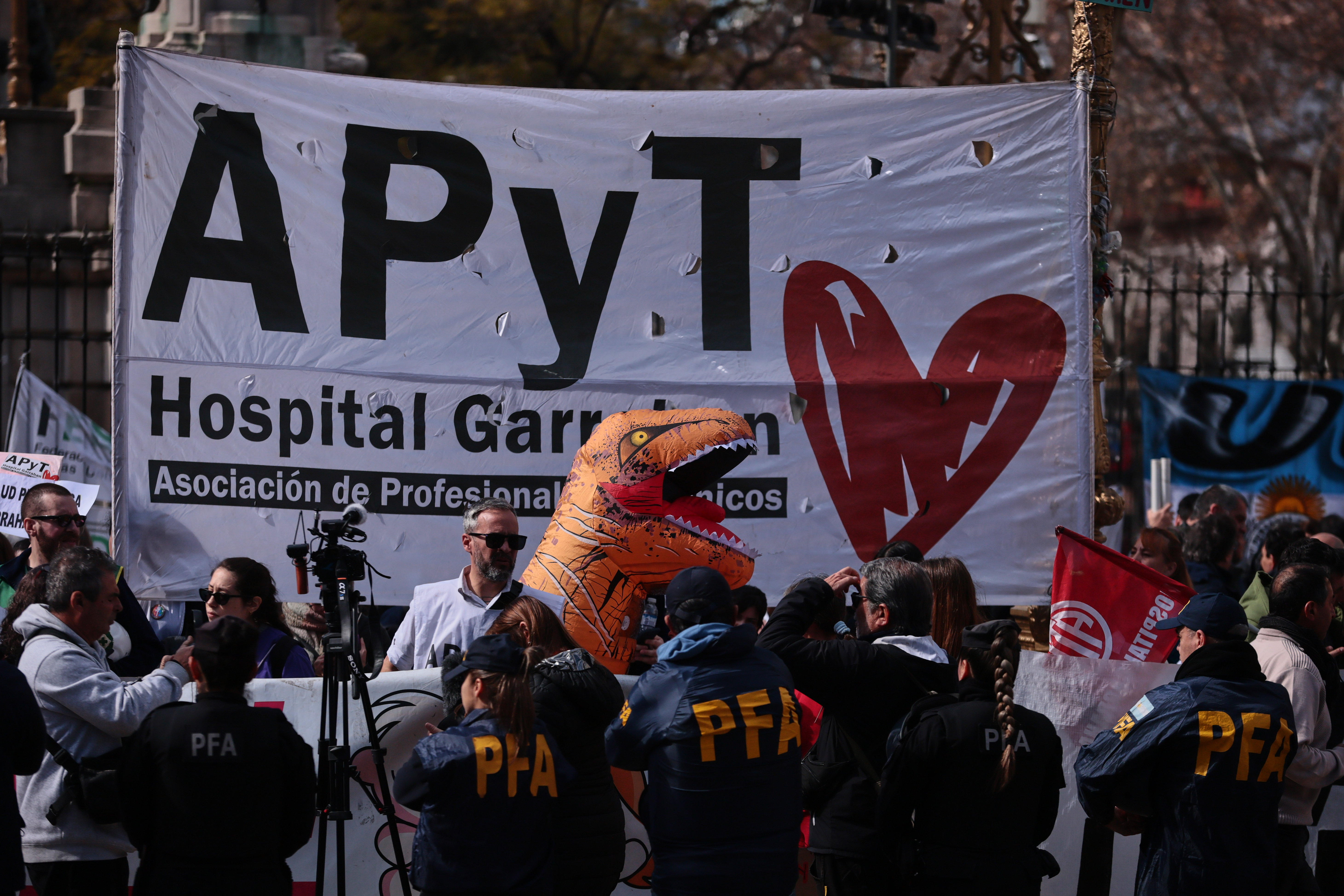 DSC_0943 Buenos Aires, Argentina – August 6, 2025: Argentine security forces used tear gas and water can...