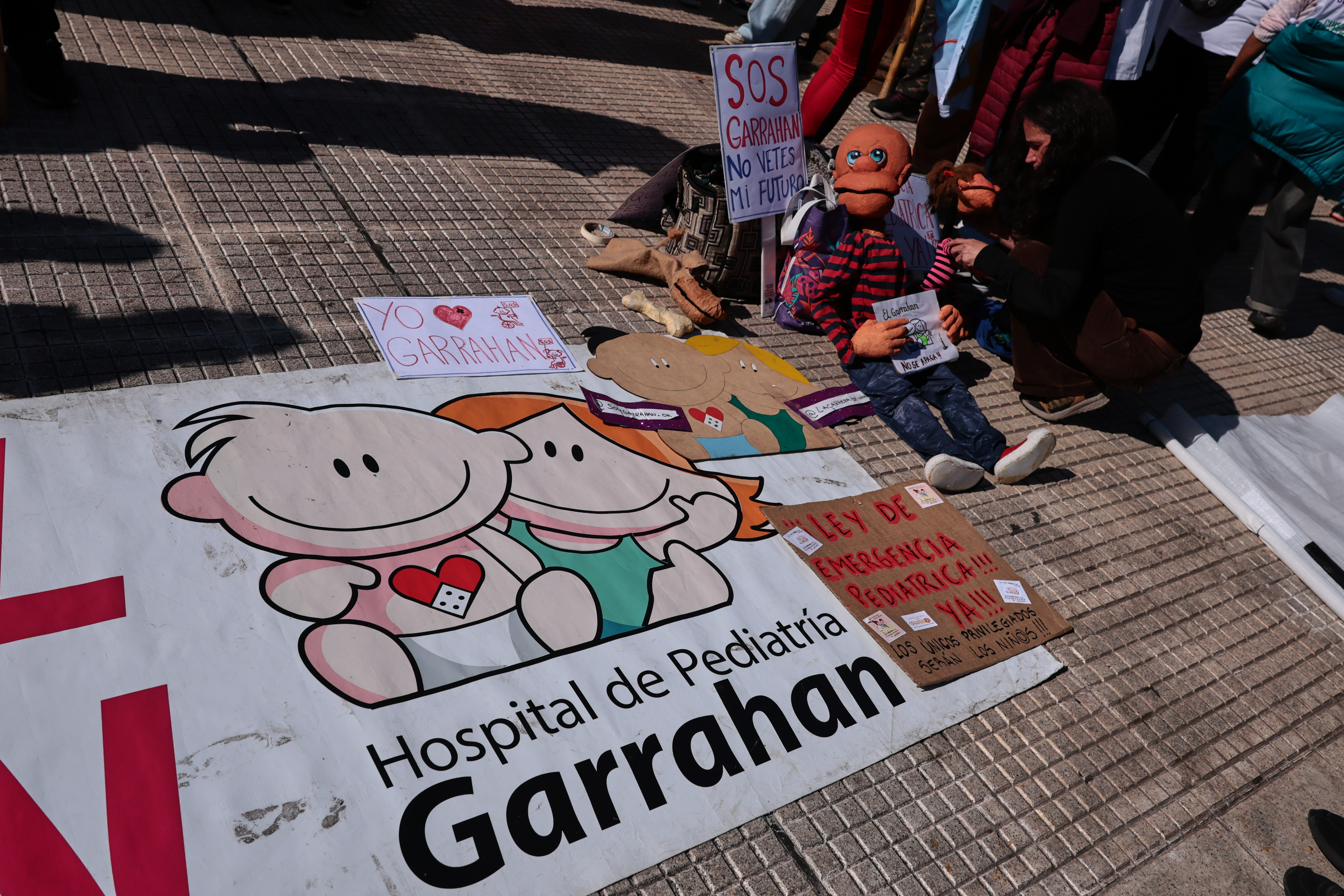 DSC_1047 Buenos Aires, Argentina – August 6, 2025: Argentine security forces used tear gas and water can...