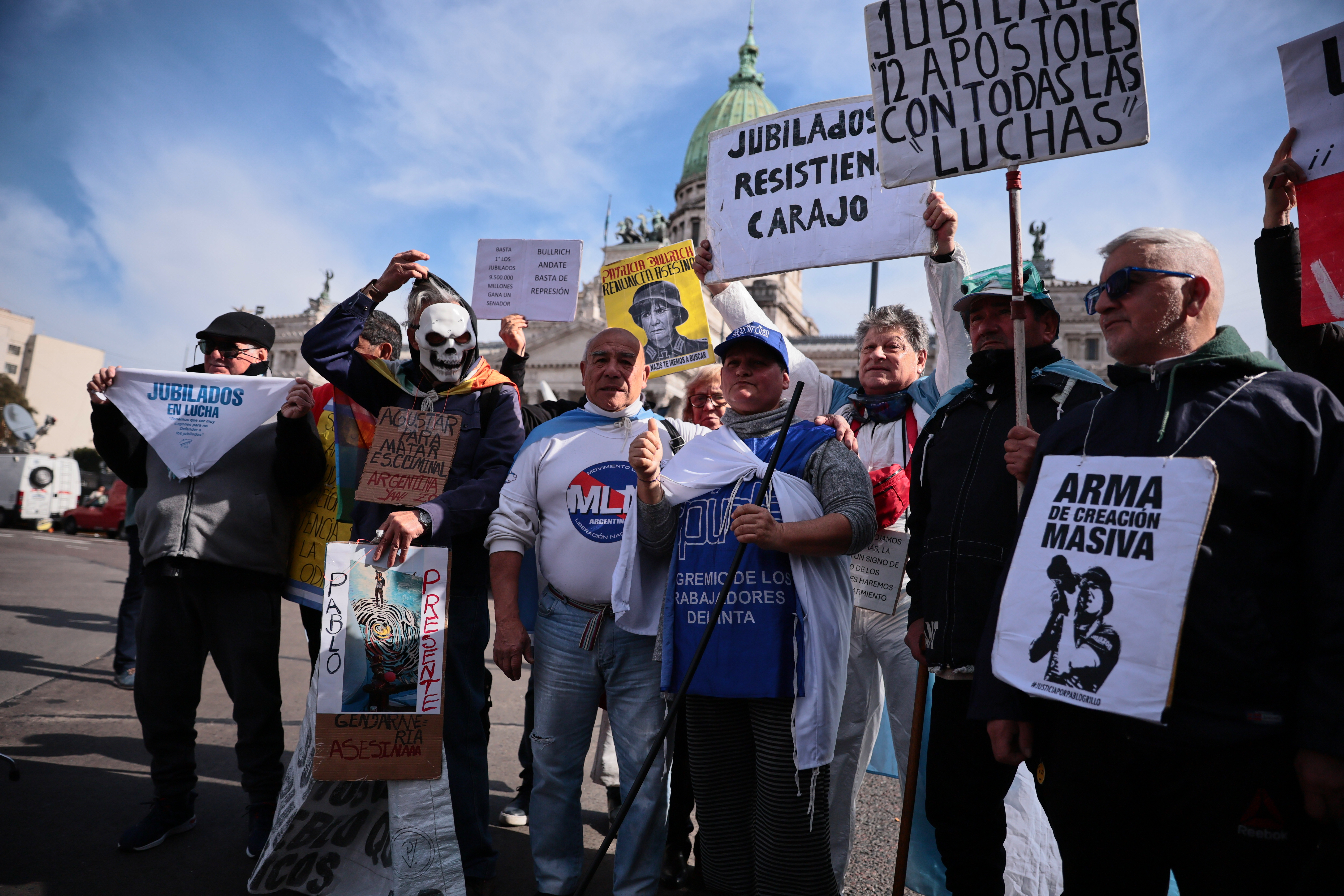 DSC_1480 Buenos Aires, Argentina – August 6, 2025: Argentine security forces used tear gas and water can...
