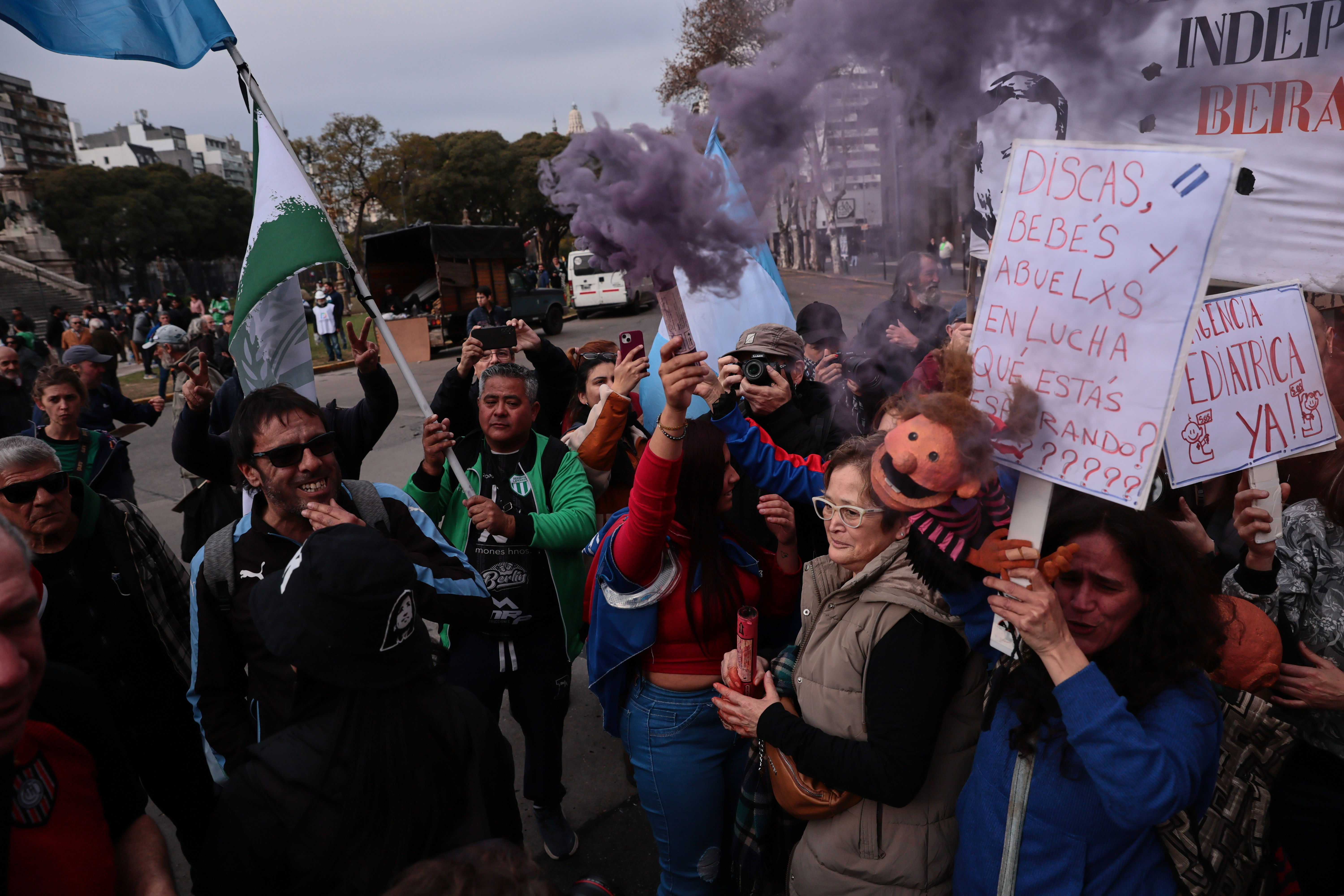 DSC_1817 Buenos Aires, Argentina – August 6, 2025: Argentine security forces used tear gas and water can...