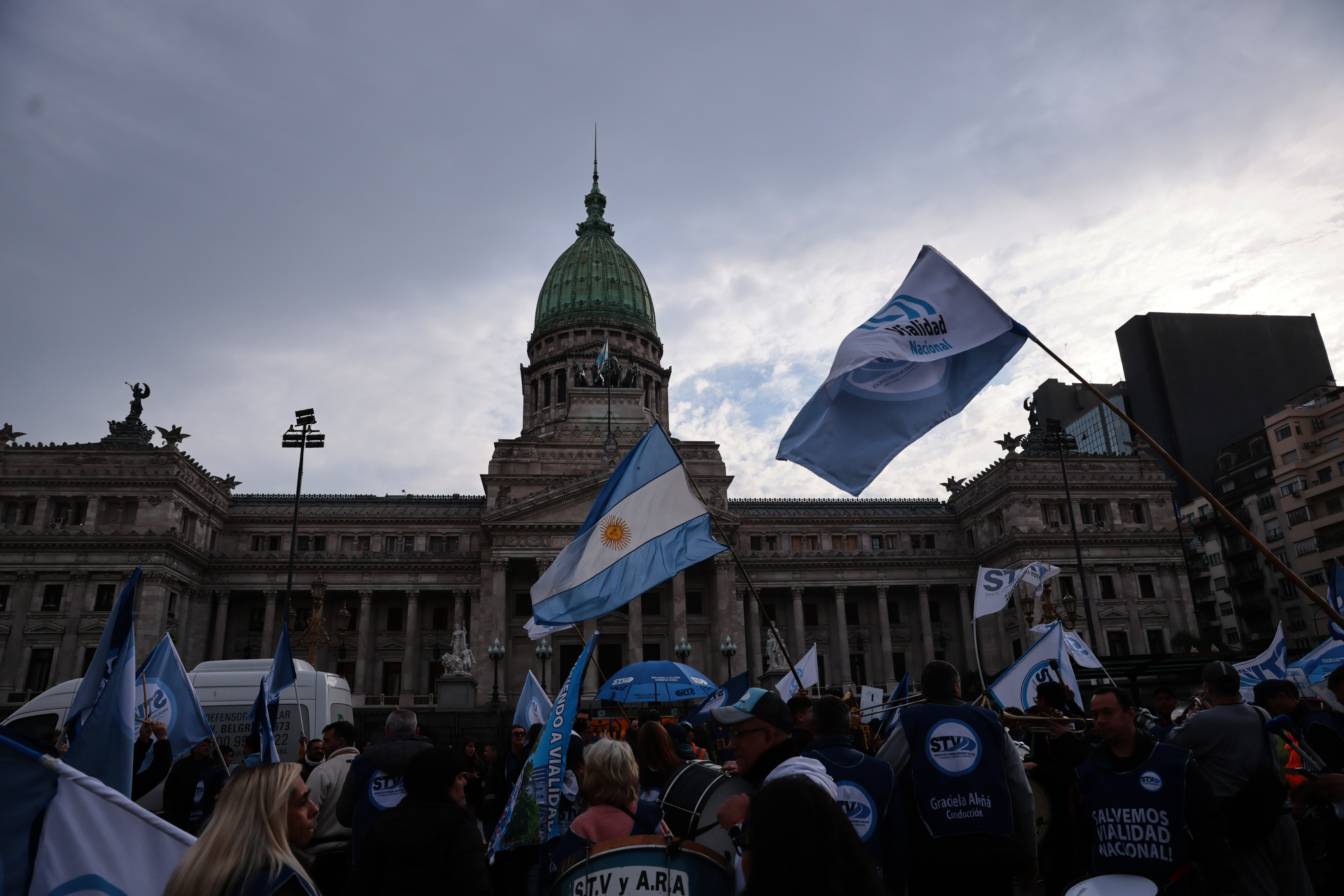 Buenos Aires, Argentina – August 6, 2025: Argentine security forces used tear gas and water can...