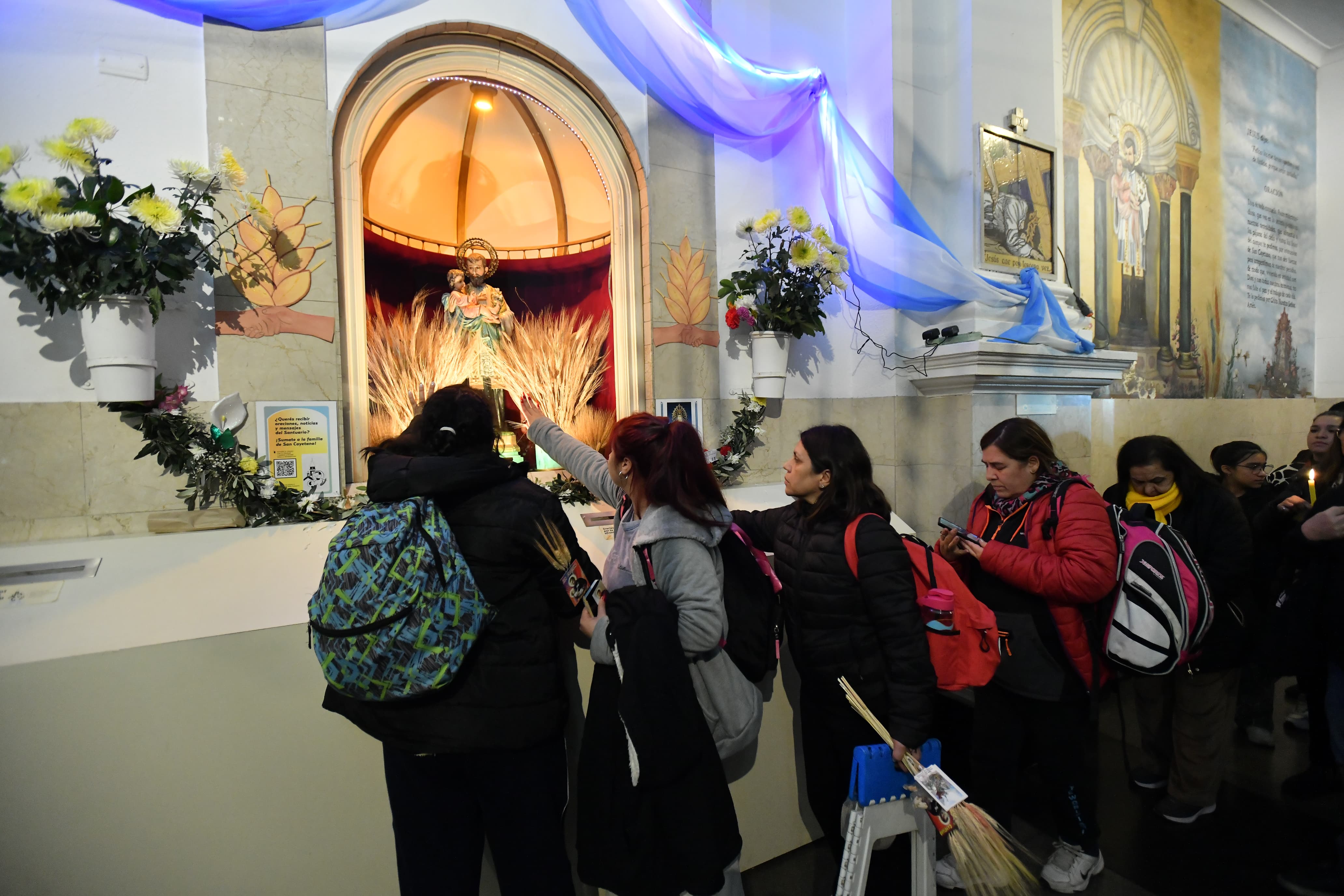 La tradicional celebración al patrono del pan y el trabajo desbordó el santuario Buenos Aires, Argentina – 7 agosto, 2025: Cientos de fieles se congregaron durante la madrugada...