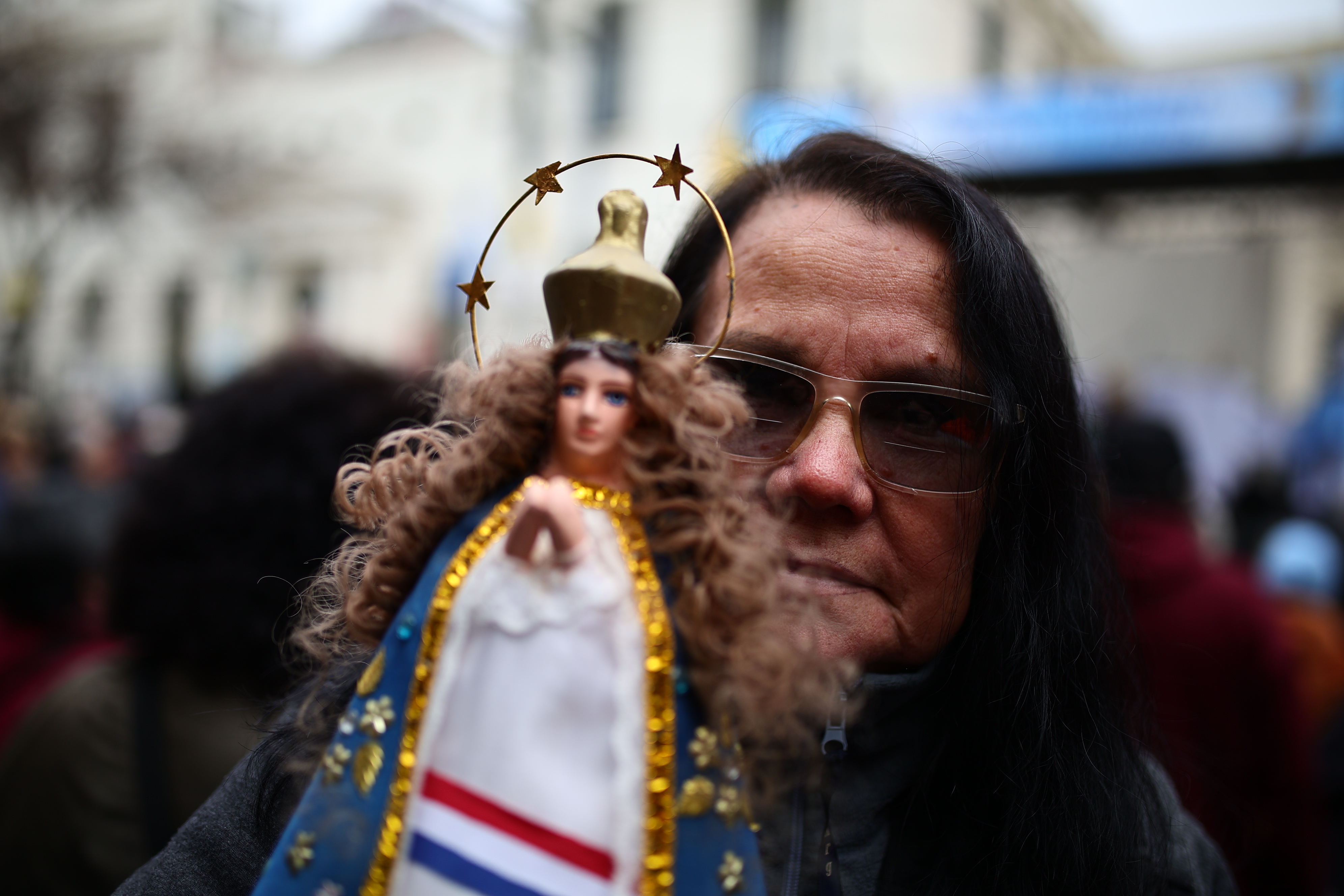 Buenos Aires bishop blesses faithful calling for housing and jobs Buenos Aires, Argentina – August 7, 2025: Buenos Aires bishop Jorge García Cuerva led a mass a...