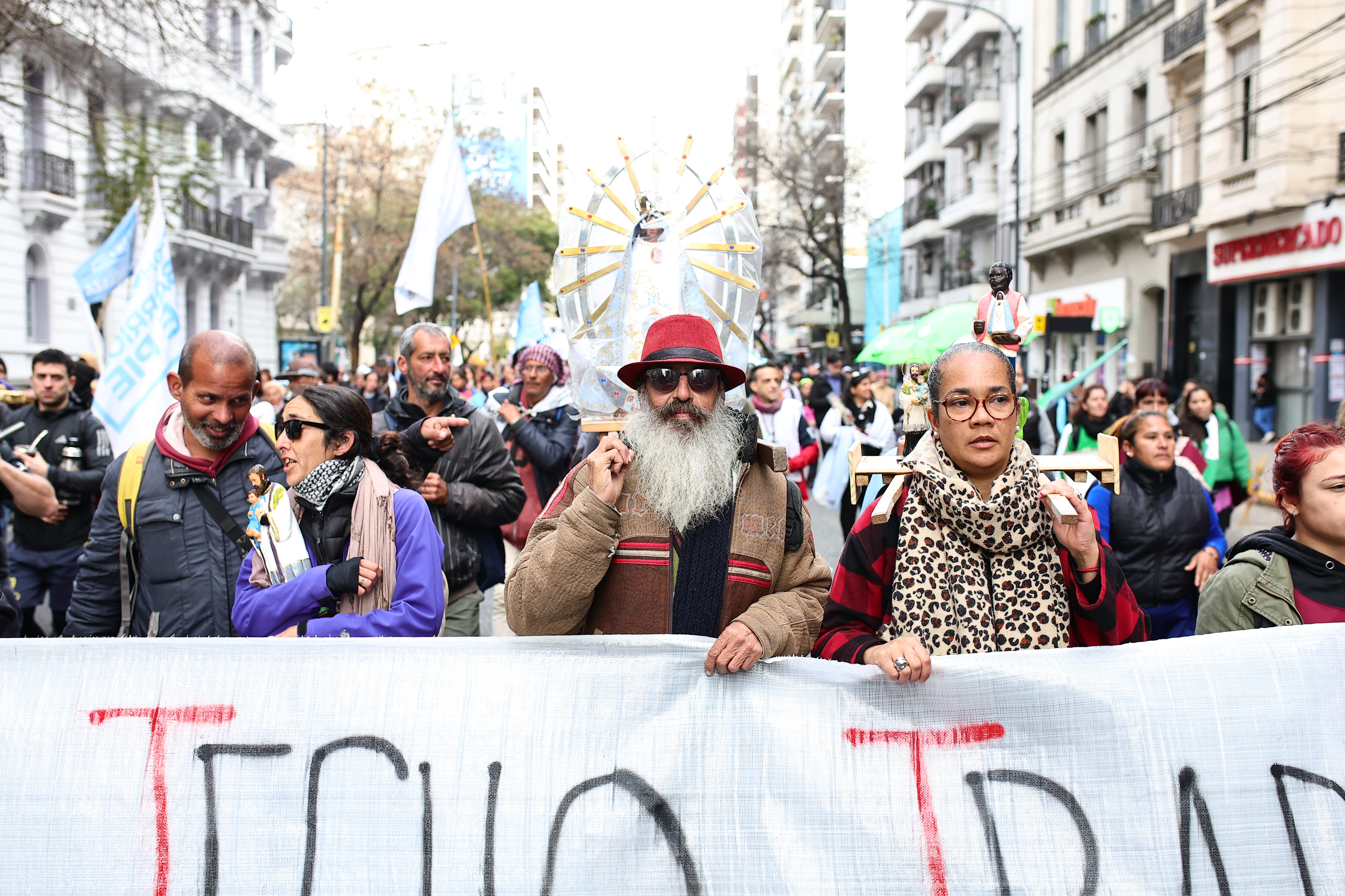 Buenos Aires bishop blesses faithful calling for housing and jobs Buenos Aires, Argentina – August 7, 2025: Buenos Aires bishop Jorge García Cuerva led a mass a...
