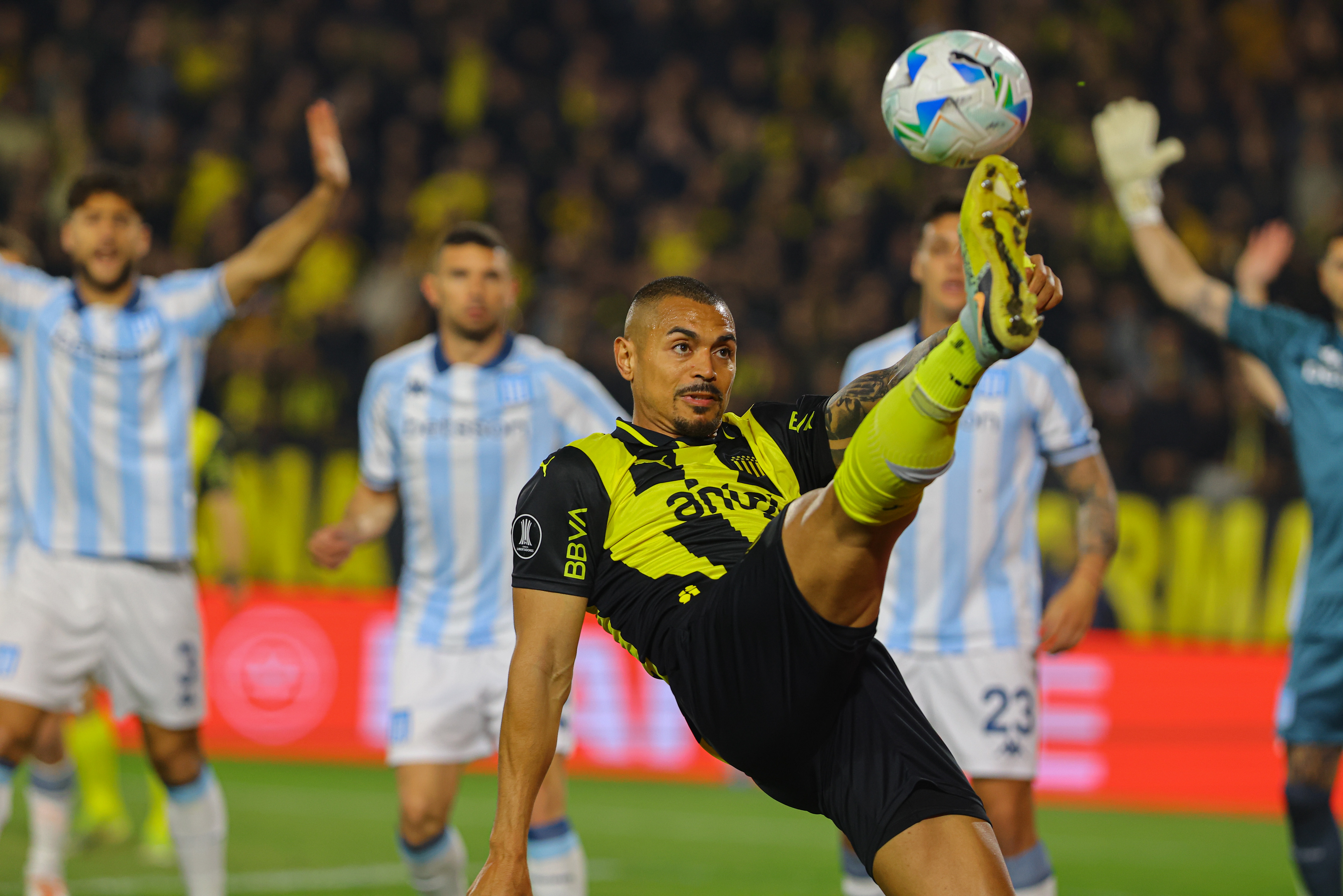Historic Uruguay-Argentina clash at Campeón del Siglo Stadium Montevideo, Uruguay – August 12, 2025: Peñarol hosts Racing Club at Campeón del Siglo Stadium...