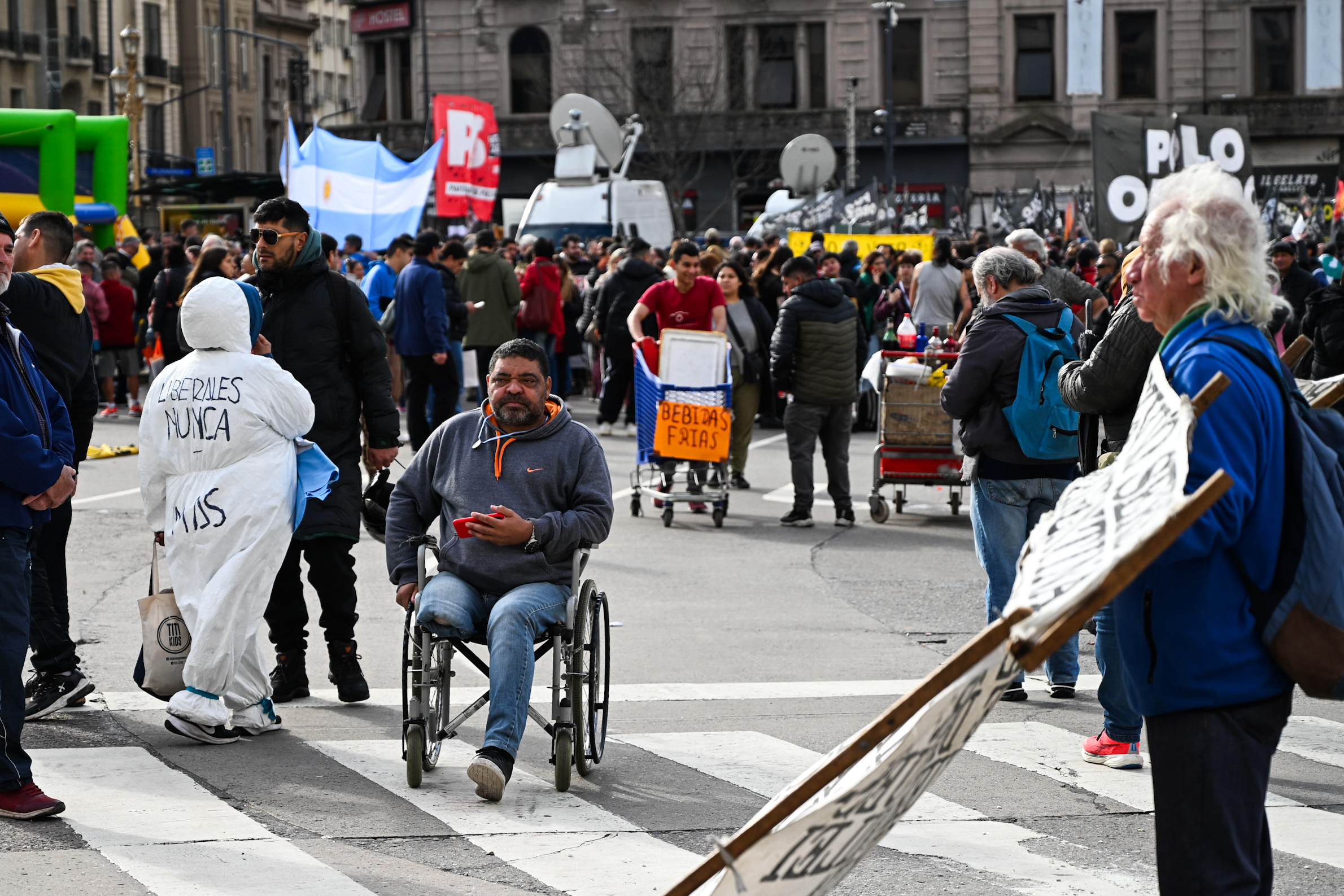 Organizations highlighted Congress’s rejection of the presidential veto and the guarantee of automatic adjustment of benefits Buenos Aires, Argentina – August 21, 2025: Activists, persons with disabilities, and civil orga...
