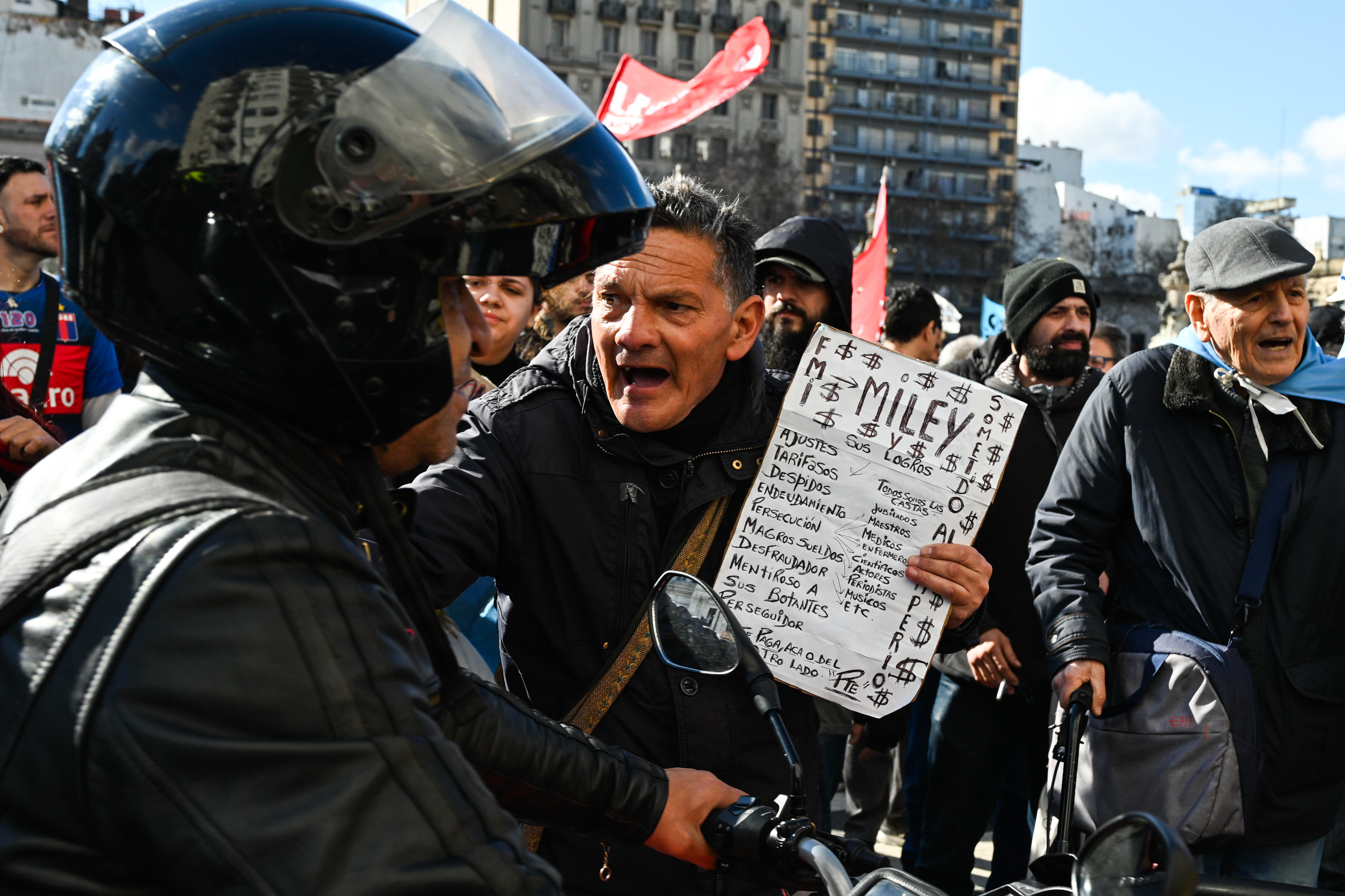 Organizations highlighted Congress’s rejection of the presidential veto and the guarantee of automatic adjustment of benefits Buenos Aires, Argentina – August 21, 2025: Activists, persons with disabilities, and civil orga...