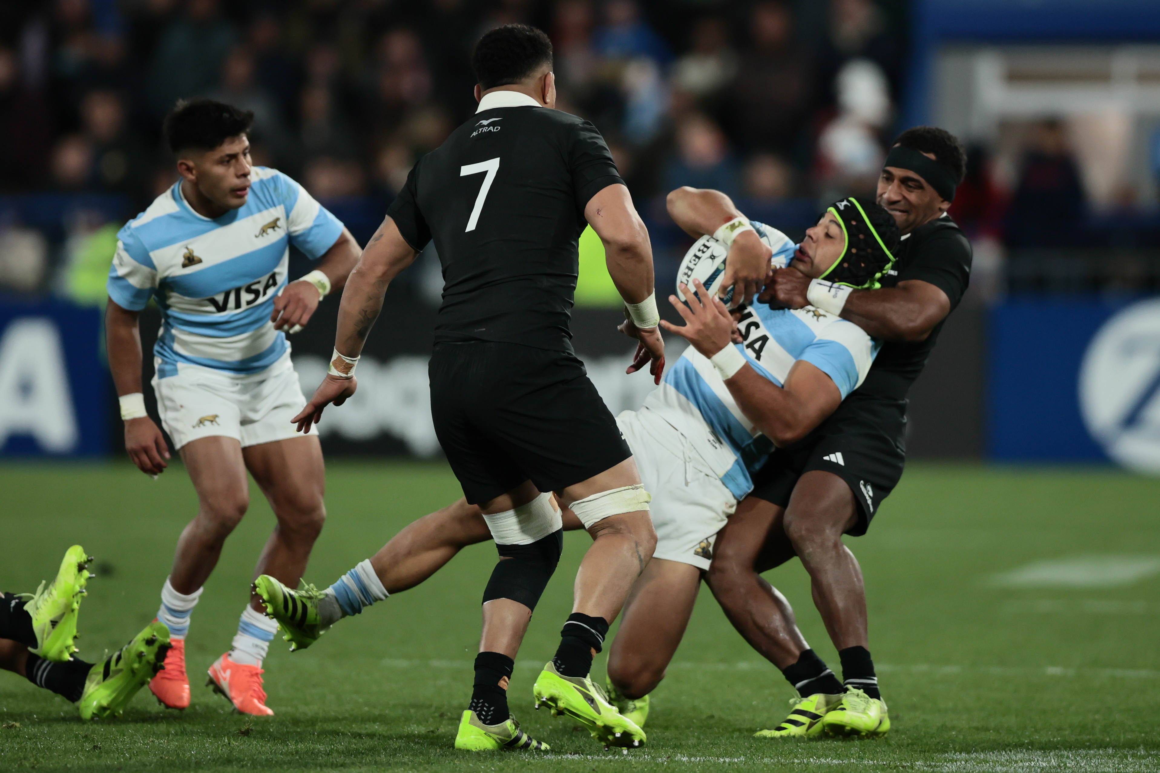 Los Pumas enfrentan a los All Blacks en Buenos Aires por el Rugby Championship Buenos Aires, Argentina – 23 agosto, 2025: Chocobares de Argentina. La selección argentina de ...