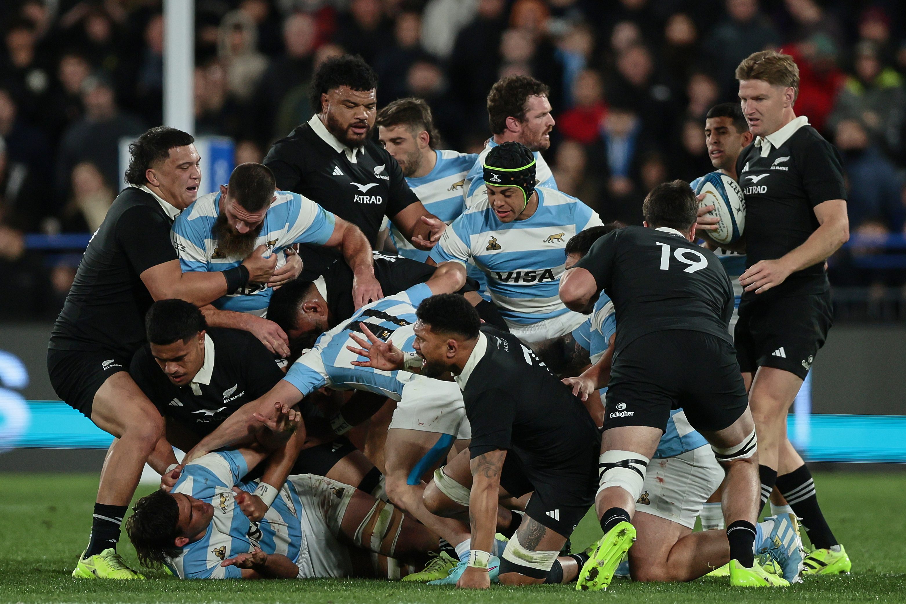 Los Pumas enfrentan a los All Blacks en Buenos Aires por el Rugby Championship Buenos Aires, Argentina – 23 agosto, 2025: Incidente entre Matera y parte del equipo de Nva. Ze...