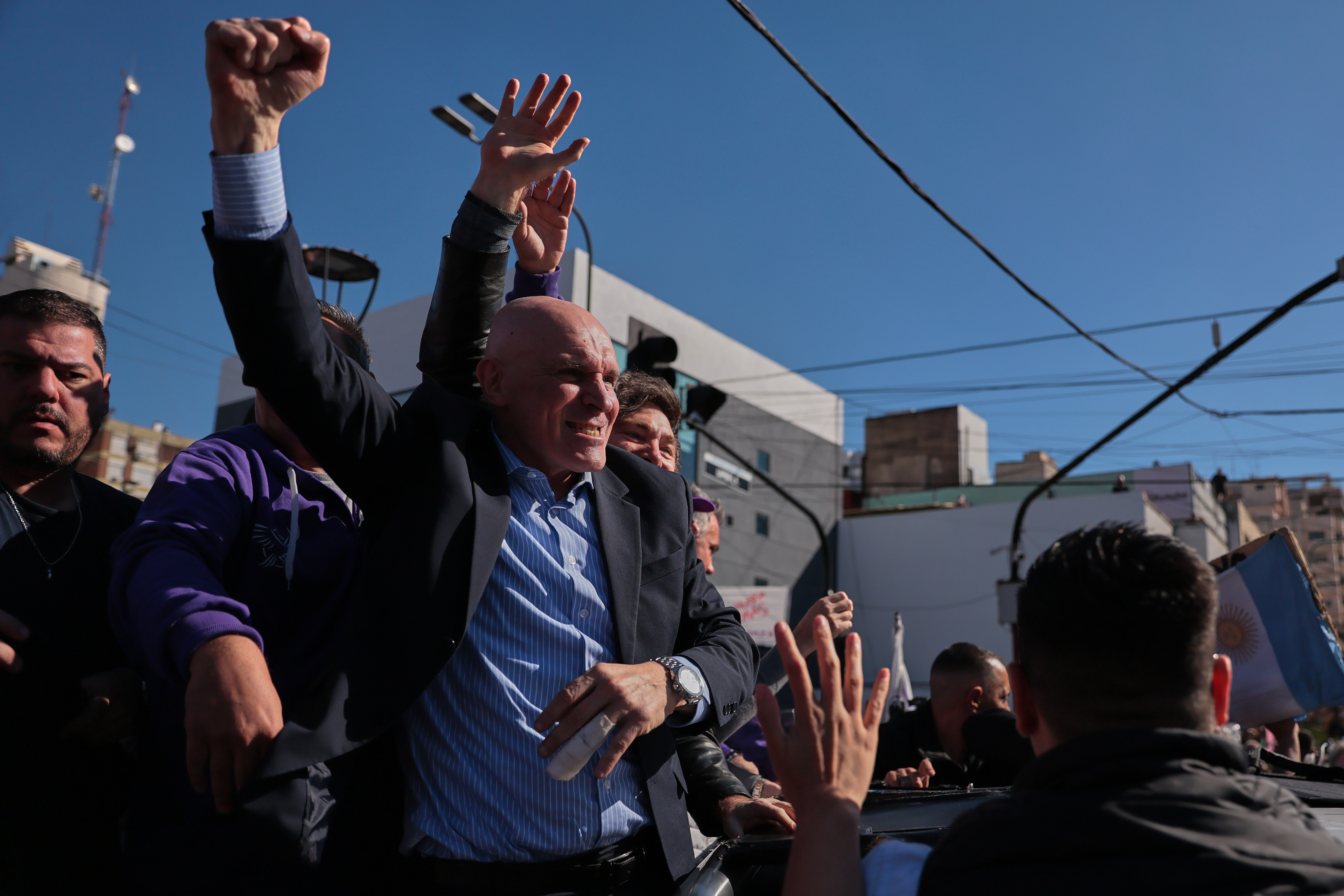 Protesters throw stones and bottles at presidential vehicle during campaign rally Lomas de Zamora, Argentina – August 27, 2025: Protesters attack Argentine President Javier Mile...