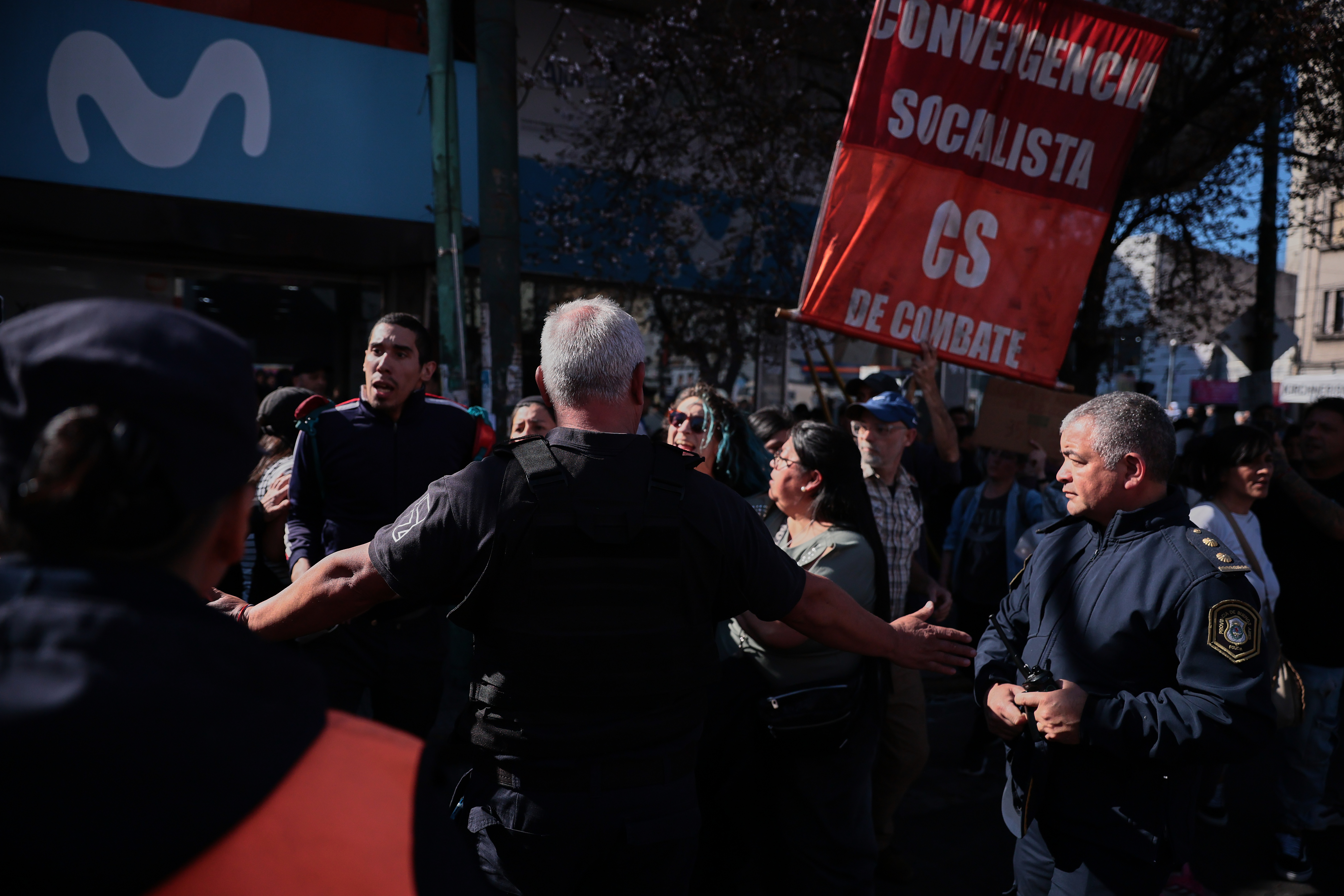 Protesters throw stones and bottles at presidential vehicle during campaign rally Lomas de Zamora, Argentina – August 27, 2025: Protesters attack Argentine President Javier Mile...