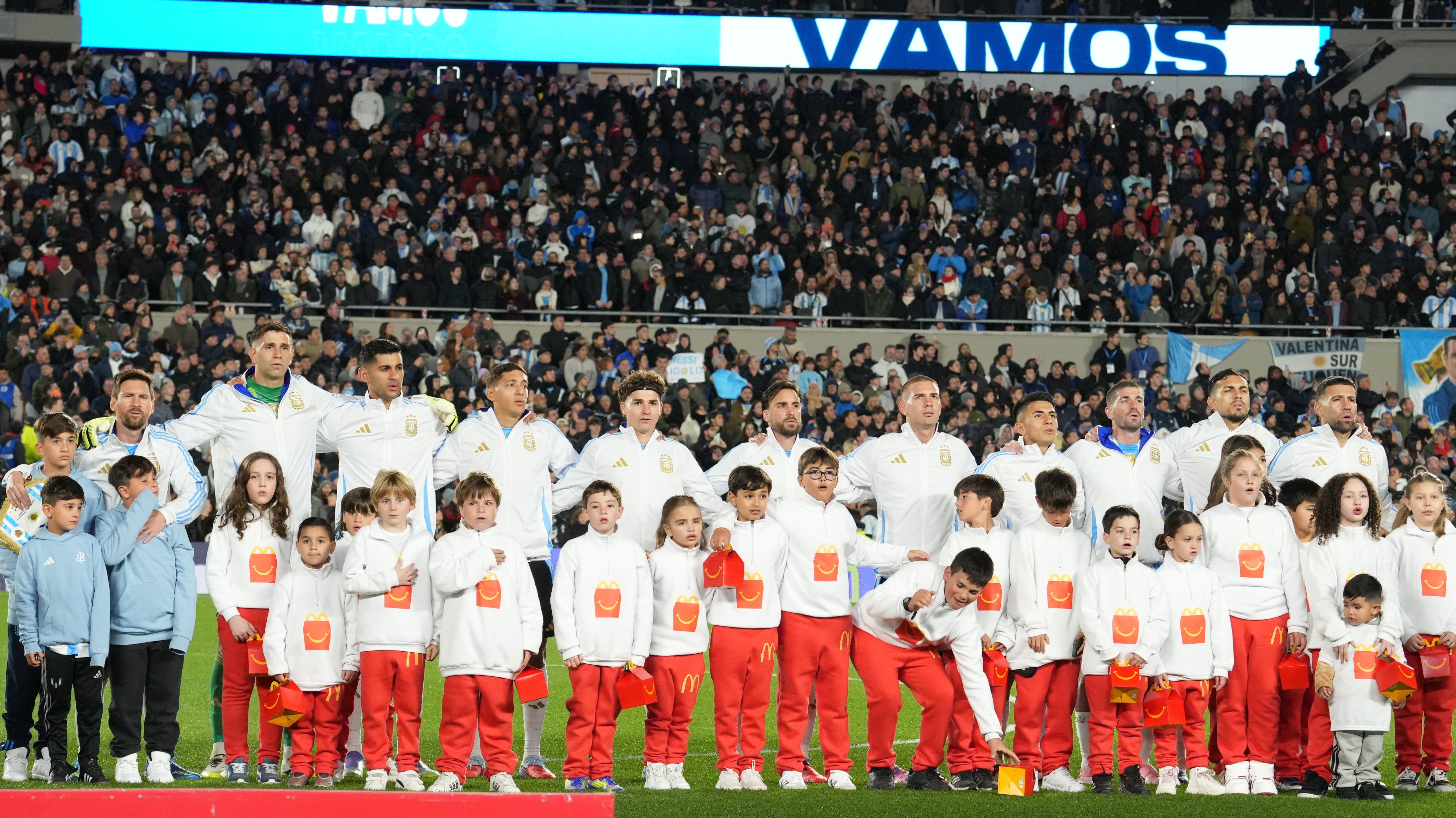 Pedro Mancini - UNAR The Argentine national team In a match that is undoubtedly special as it will be Lionel Messi's l...