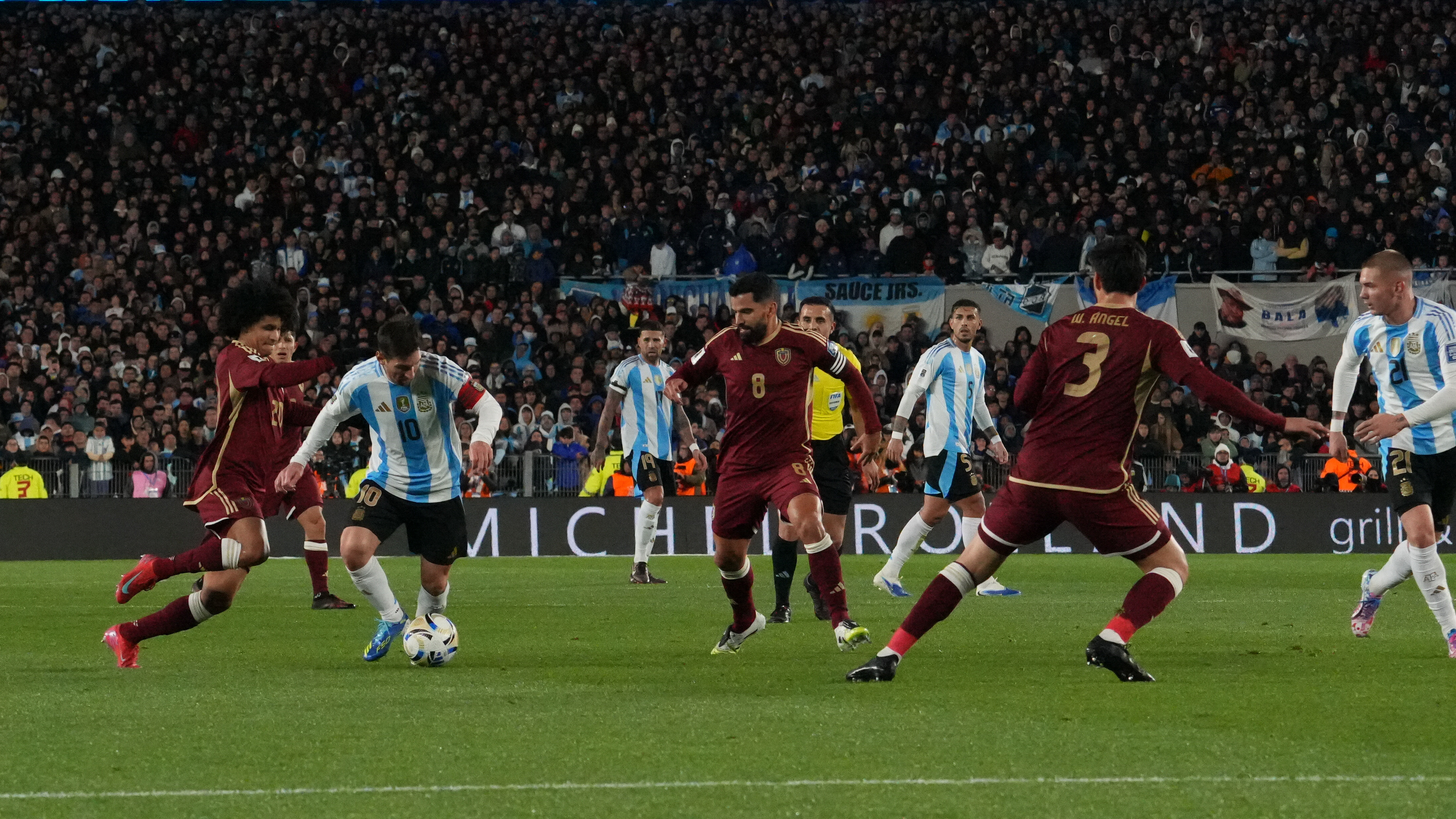 Pedro Mancini - UNAR Bello (Ven) clashes Messi (arg) In a match that is undoubtedly special as it will be his last off...