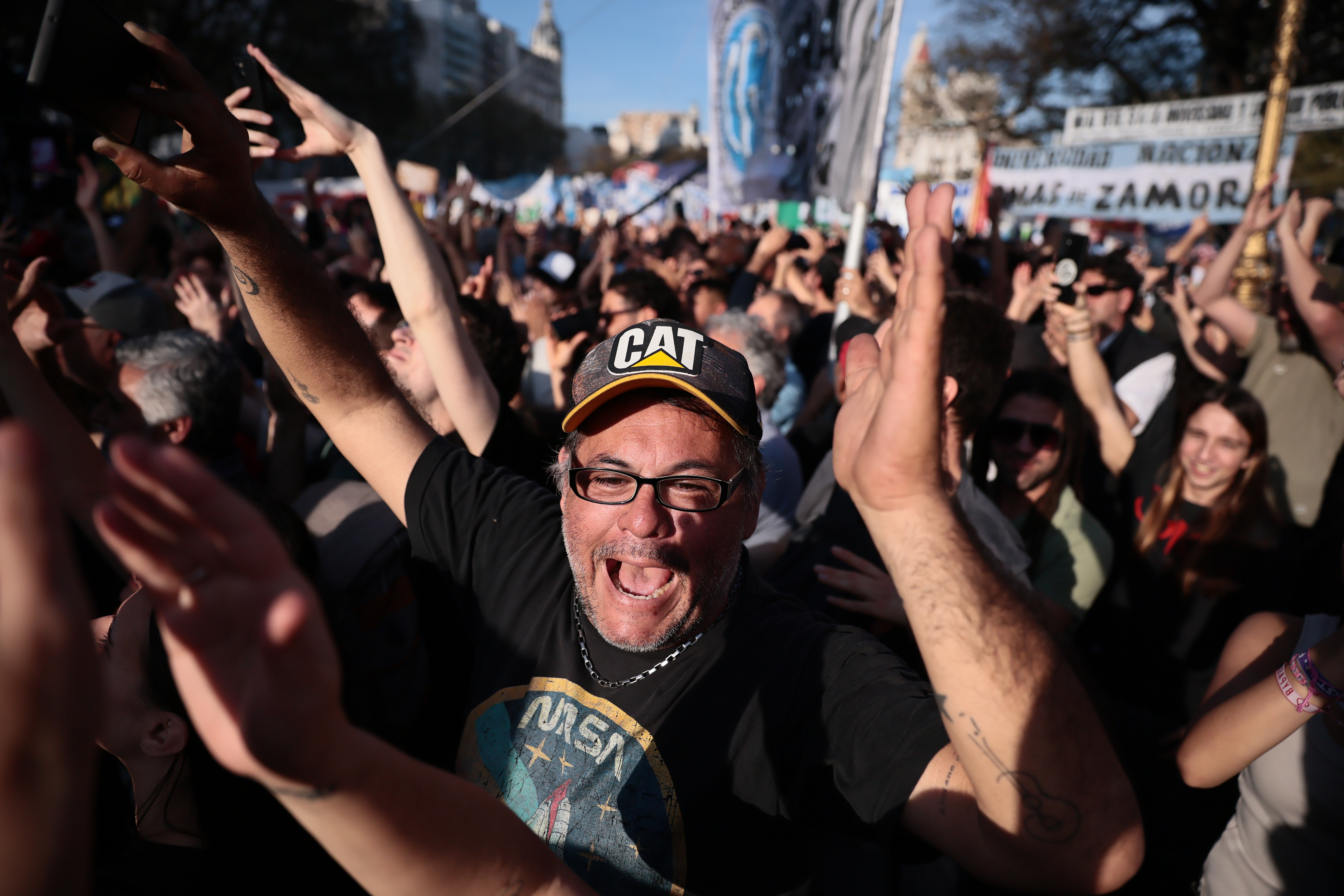 IMGO2986 Buenos Aires, Argentina – 17 septiembre, 2025: Miles de estudiantes universitarios, docentes y ...