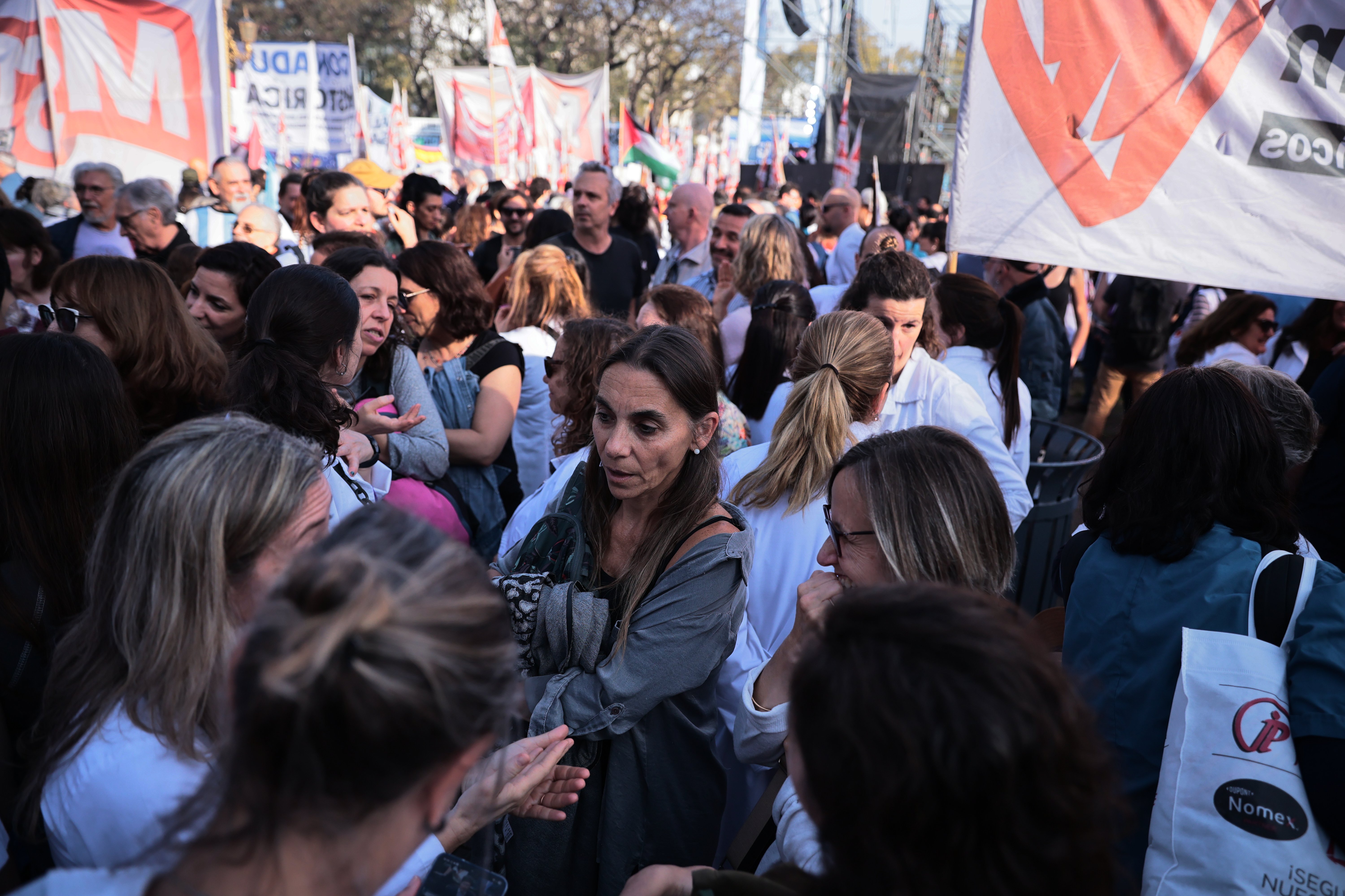 IMGO2453 Buenos Aires, Argentina – 17 septiembre, 2025: Miles de estudiantes universitarios, docentes y ...