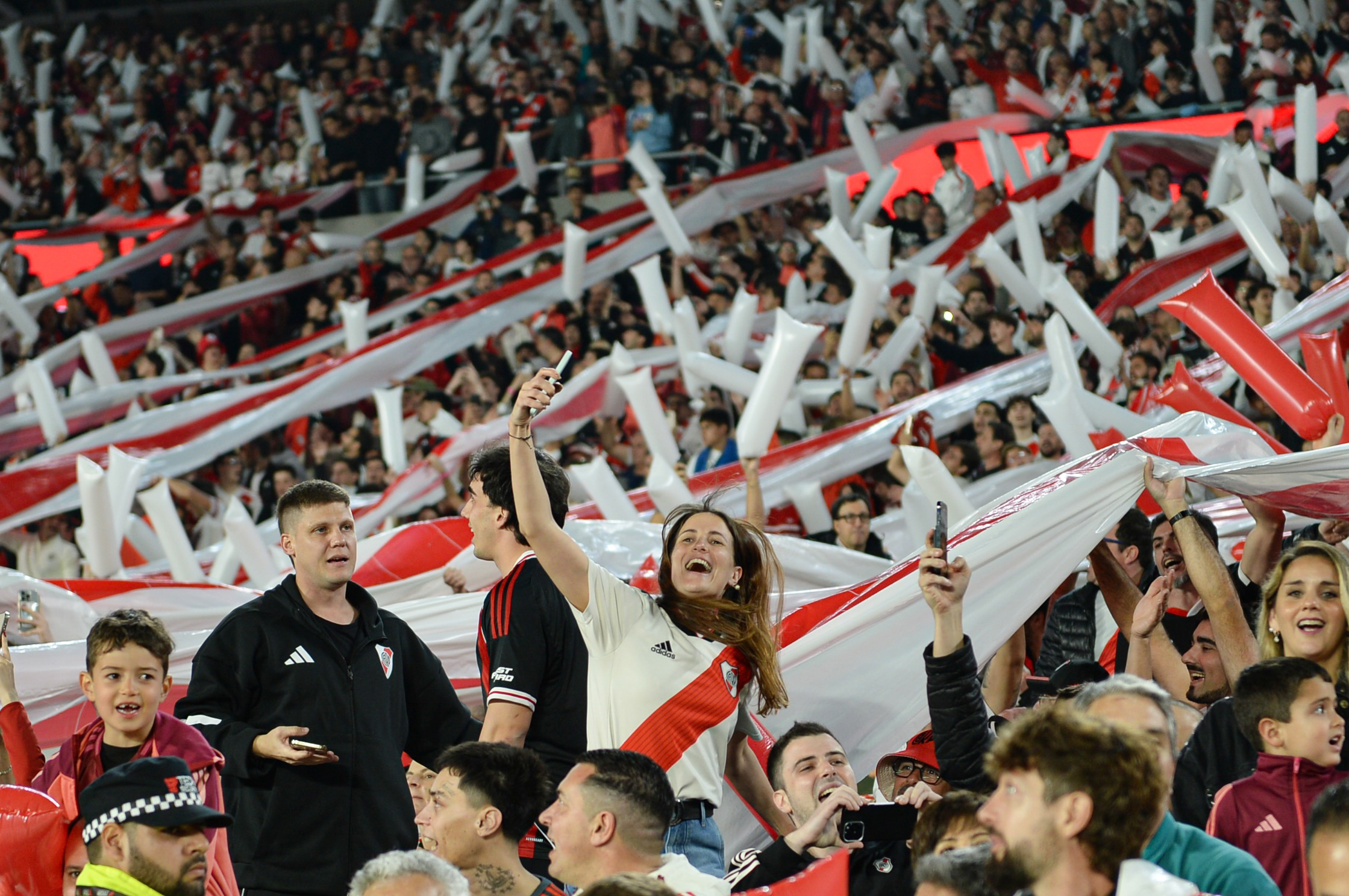 River hosts Palmeiras in Libertadores quarter-final first leg Buenos Aires, Argentina – September 17, 2025: River Plate hosts Palmeiras tonight at the Monume...