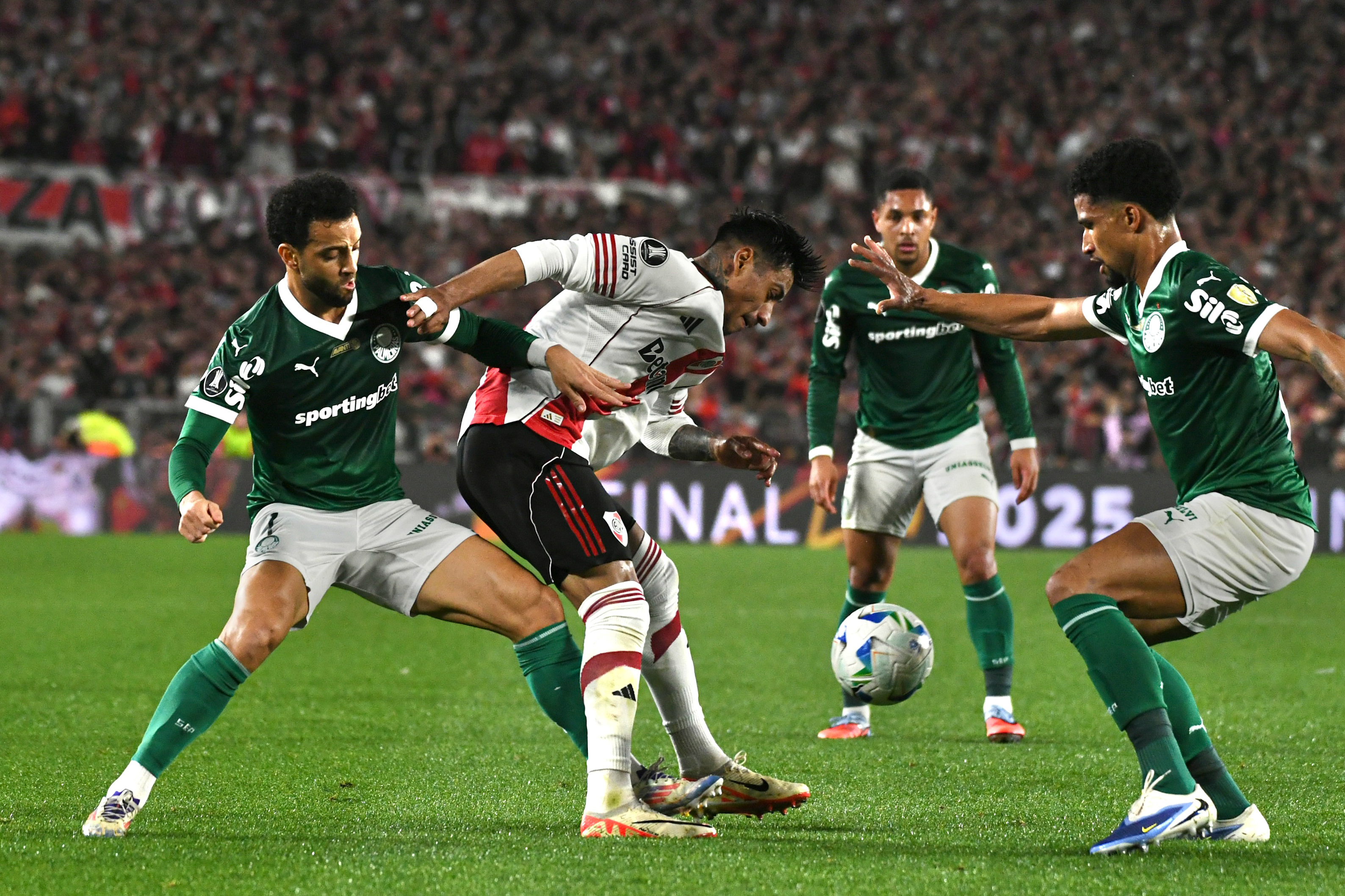 Buenos Aires, Argentina – September 17, 2025: River Plate hosts Palmeiras tonight at the Monume...