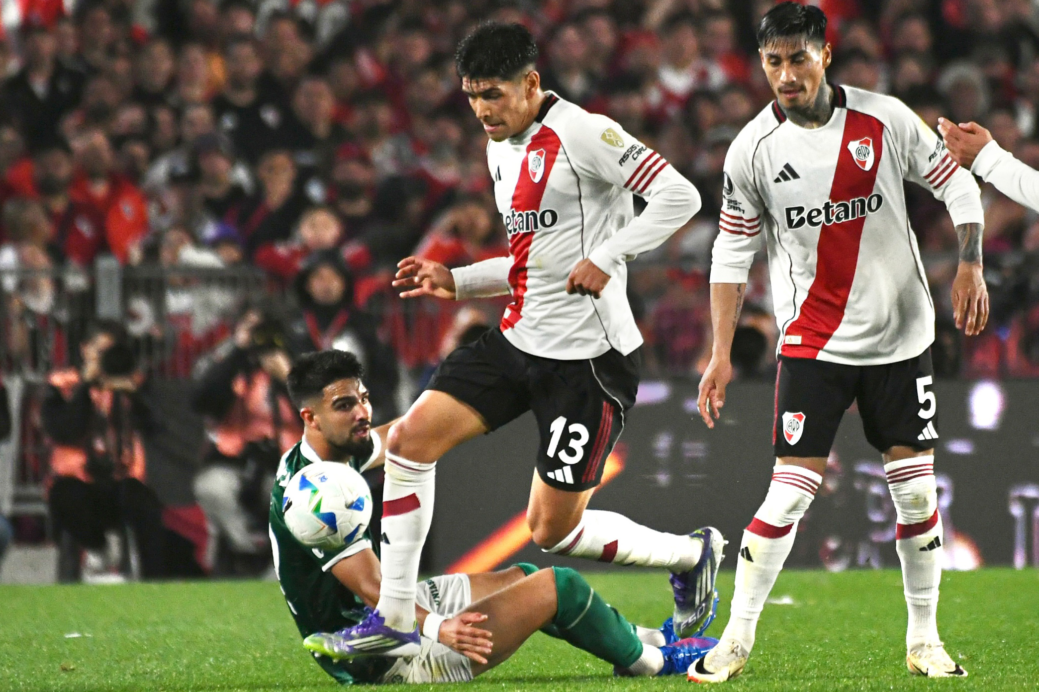 River hosts Palmeiras in Libertadores quarter-final first leg Buenos Aires, Argentina – September 17, 2025: River Plate hosts Palmeiras tonight at the Monume...