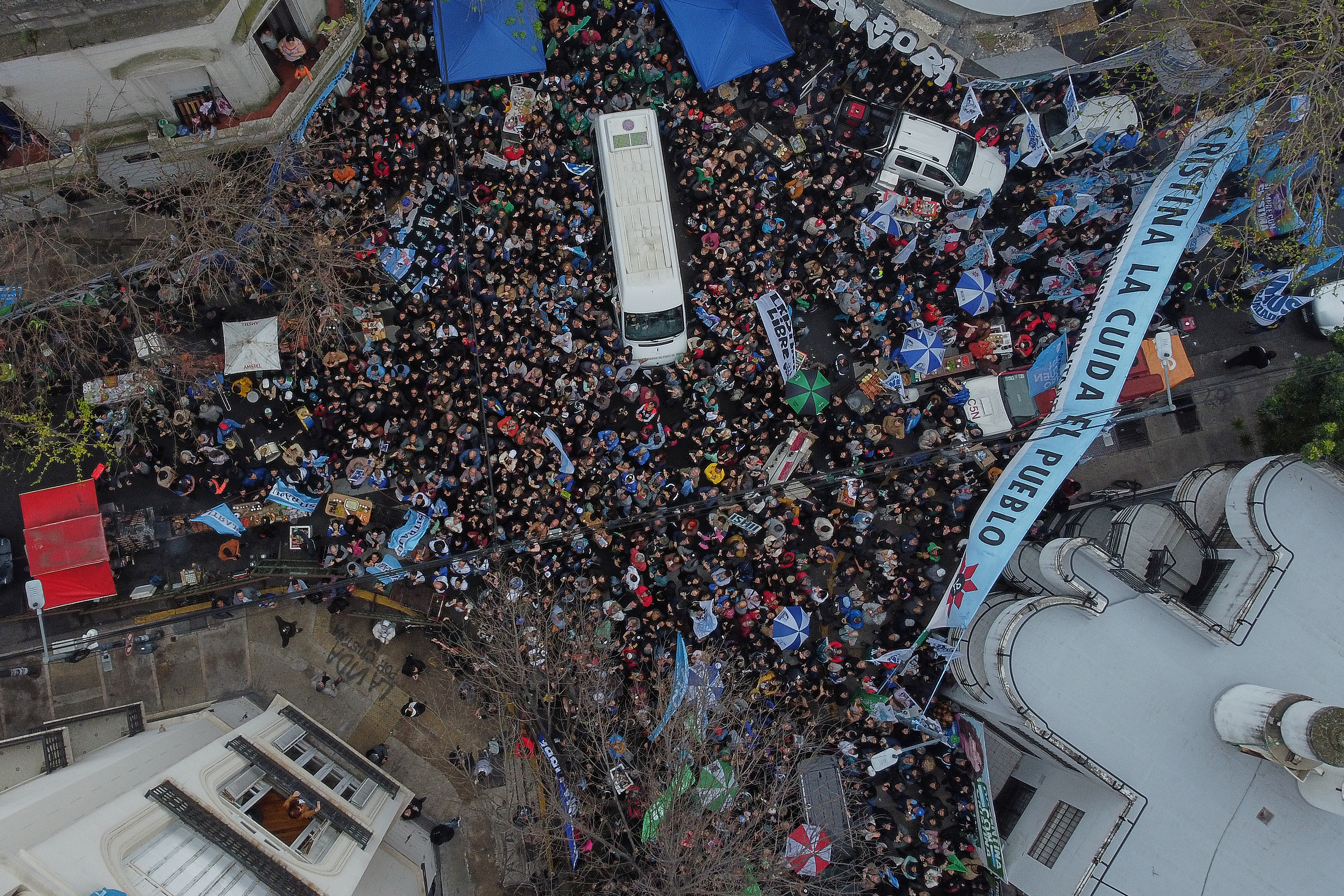 Argentina’s former president greets supporters from her residence Buenos Aires, Argentina – September 20, 2025: Former President Cristina Fernández de Kirchner ...