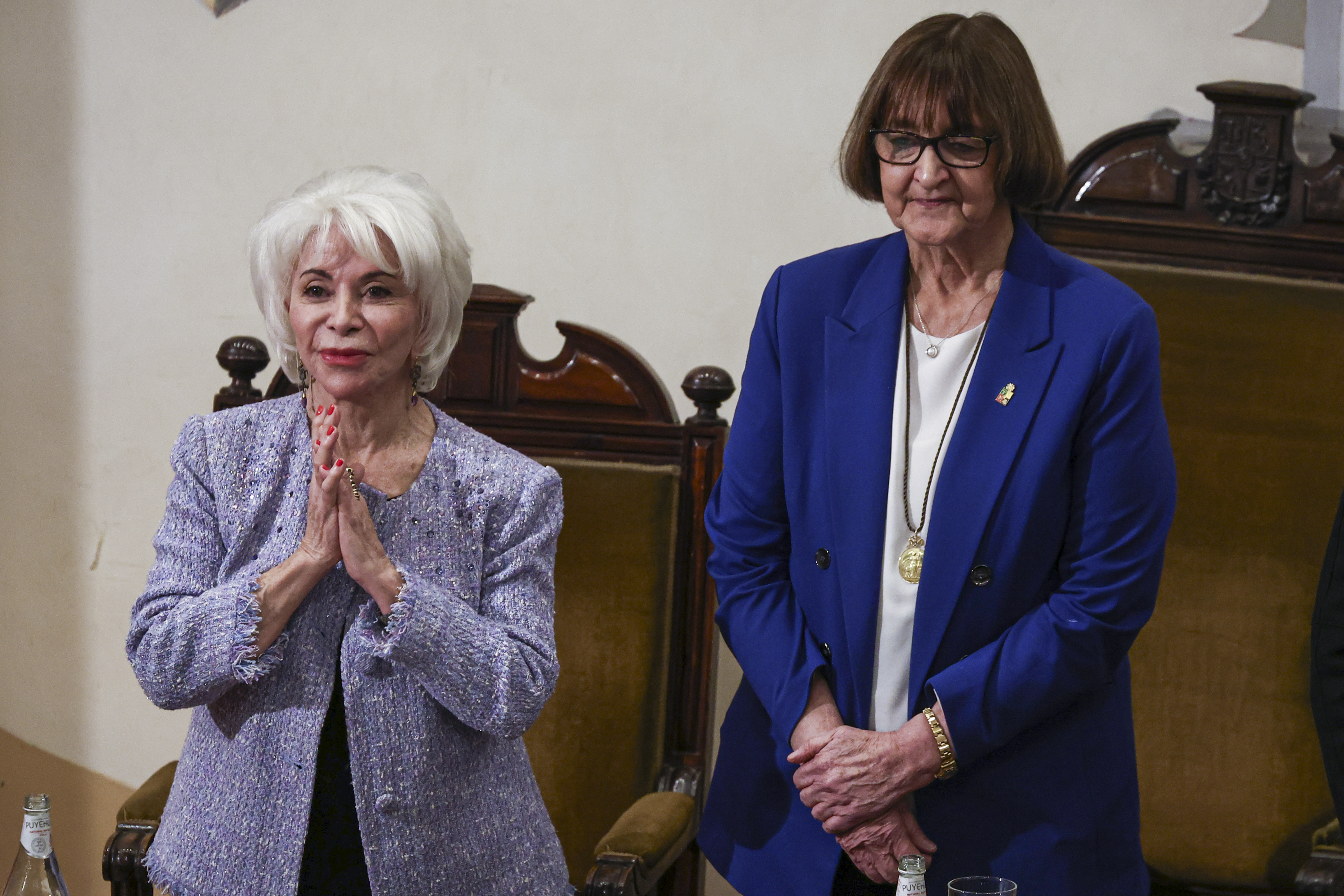 Isabel Allende recibe medalla Rectoral de la Universidad de Chil Chilean writer Isabel Allende delivers a keynote address at the University of Chile in Santiago, ...