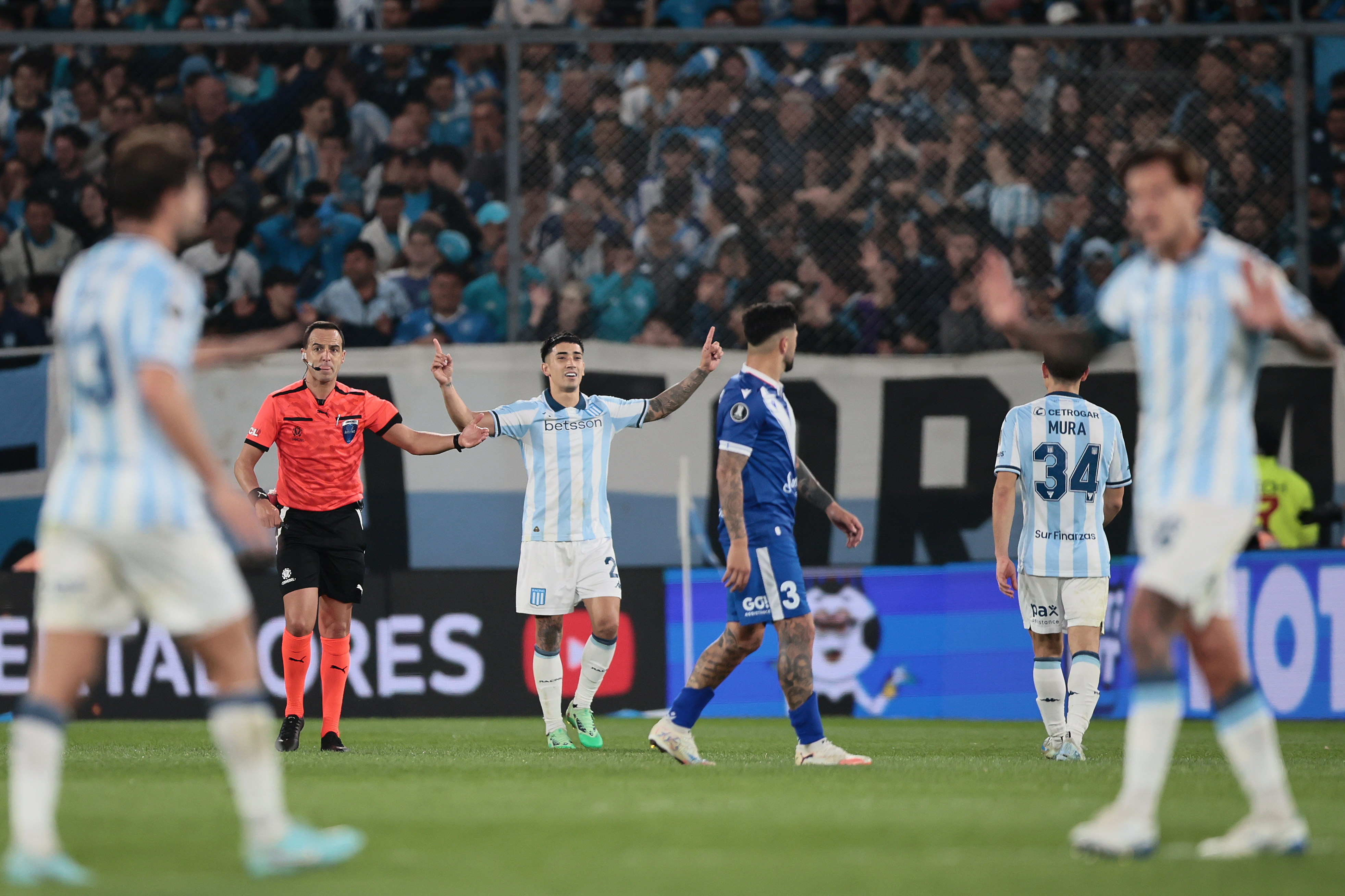The Argentine side defeated Vélez in Avellaneda to secure a 2-0 aggregate win Avellaneda, Argentina – September 23, 2025: Racing Club defeated Vélez Sarsfield 1-0 at Estadi...
