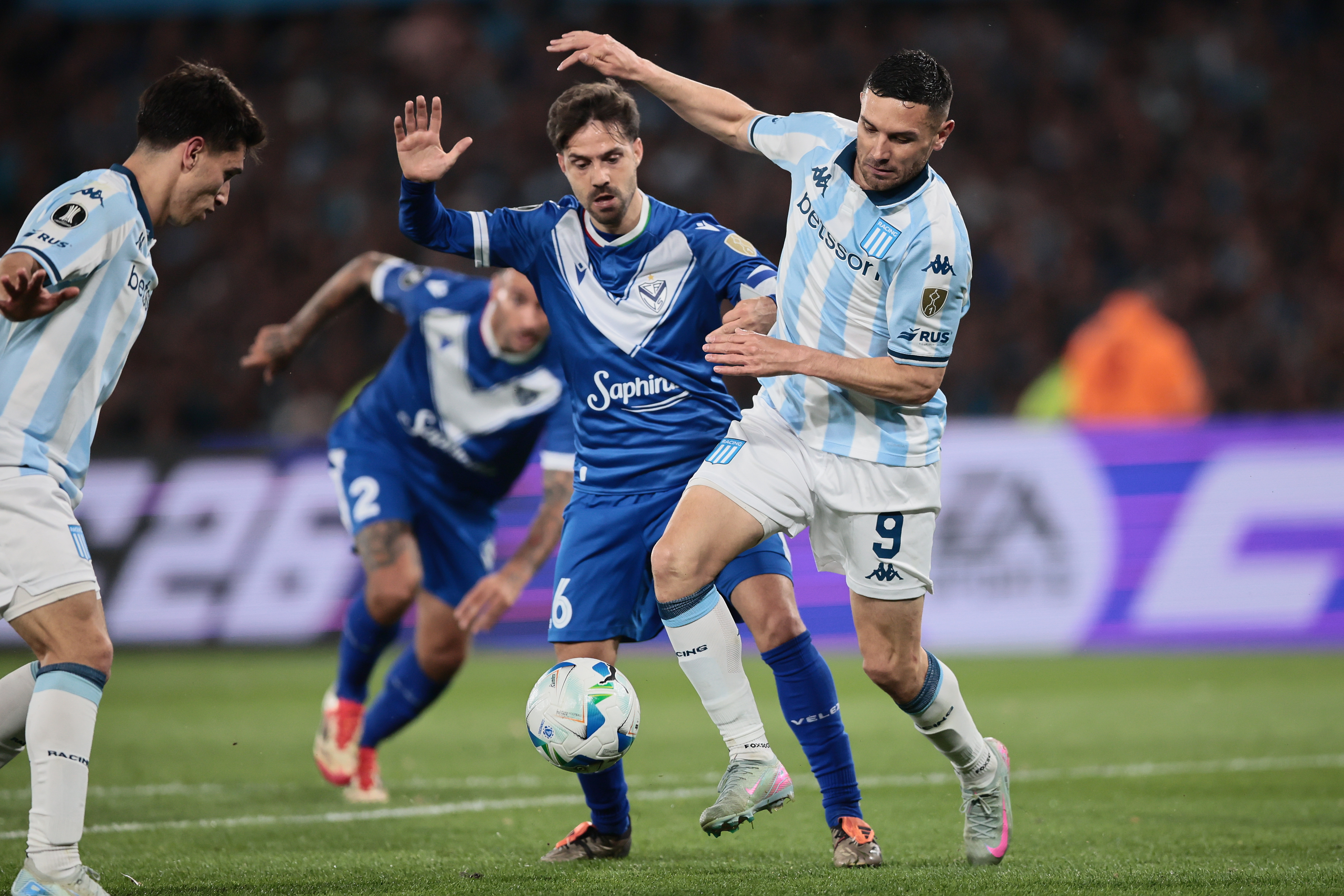 The Argentine side defeated Vélez in Avellaneda to secure a 2-0 aggregate win Avellaneda, Argentina – September 23, 2025: Racing Club defeated Vélez Sarsfield 1-0 at Estadi...