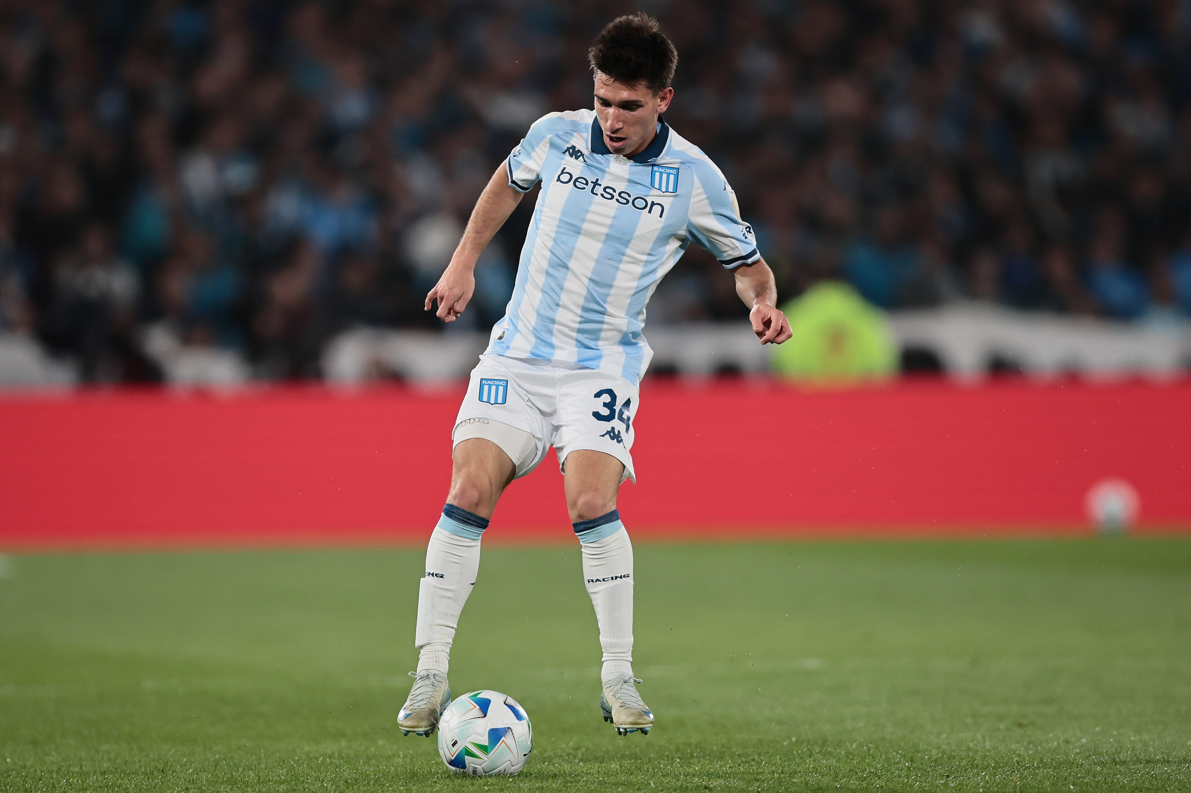 The Argentine side defeated Vélez in Avellaneda to secure a 2-0 aggregate win Avellaneda, Argentina – September 23, 2025: Racing Club defeated Vélez Sarsfield 1-0 at Estadi...