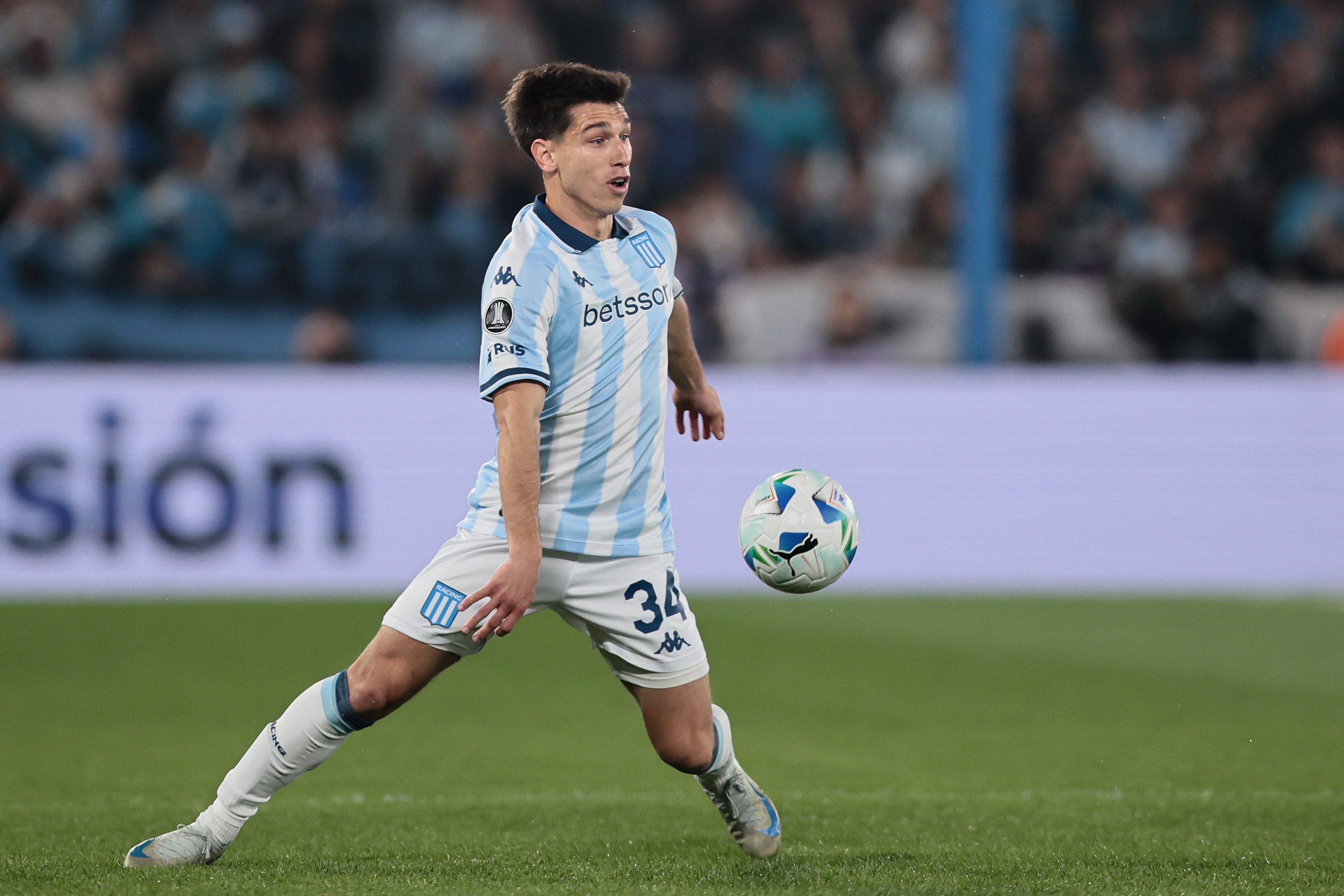 The Argentine side defeated Vélez in Avellaneda to secure a 2-0 aggregate win Avellaneda, Argentina – September 23, 2025: Racing Club defeated Vélez Sarsfield 1-0 at Estadi...