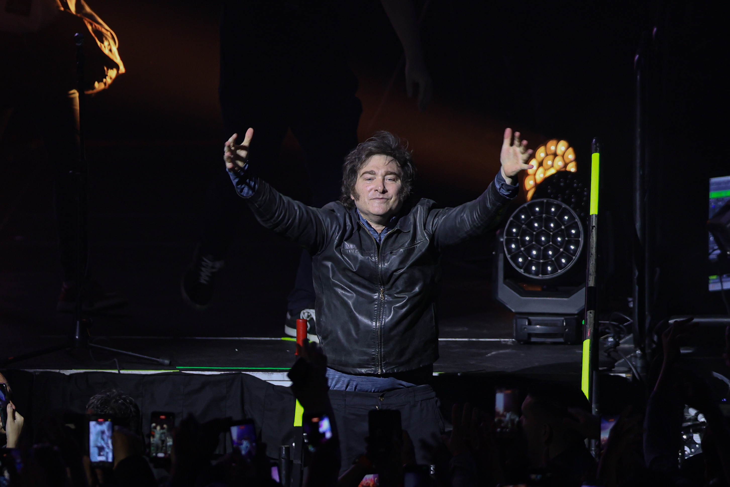 Argentina’s president mixes politics and performance amid internal tensions and economic talks in Washington Buenos Aires, Argentina – October 6, 2025: Argentine President Javier Milei presented his new b...