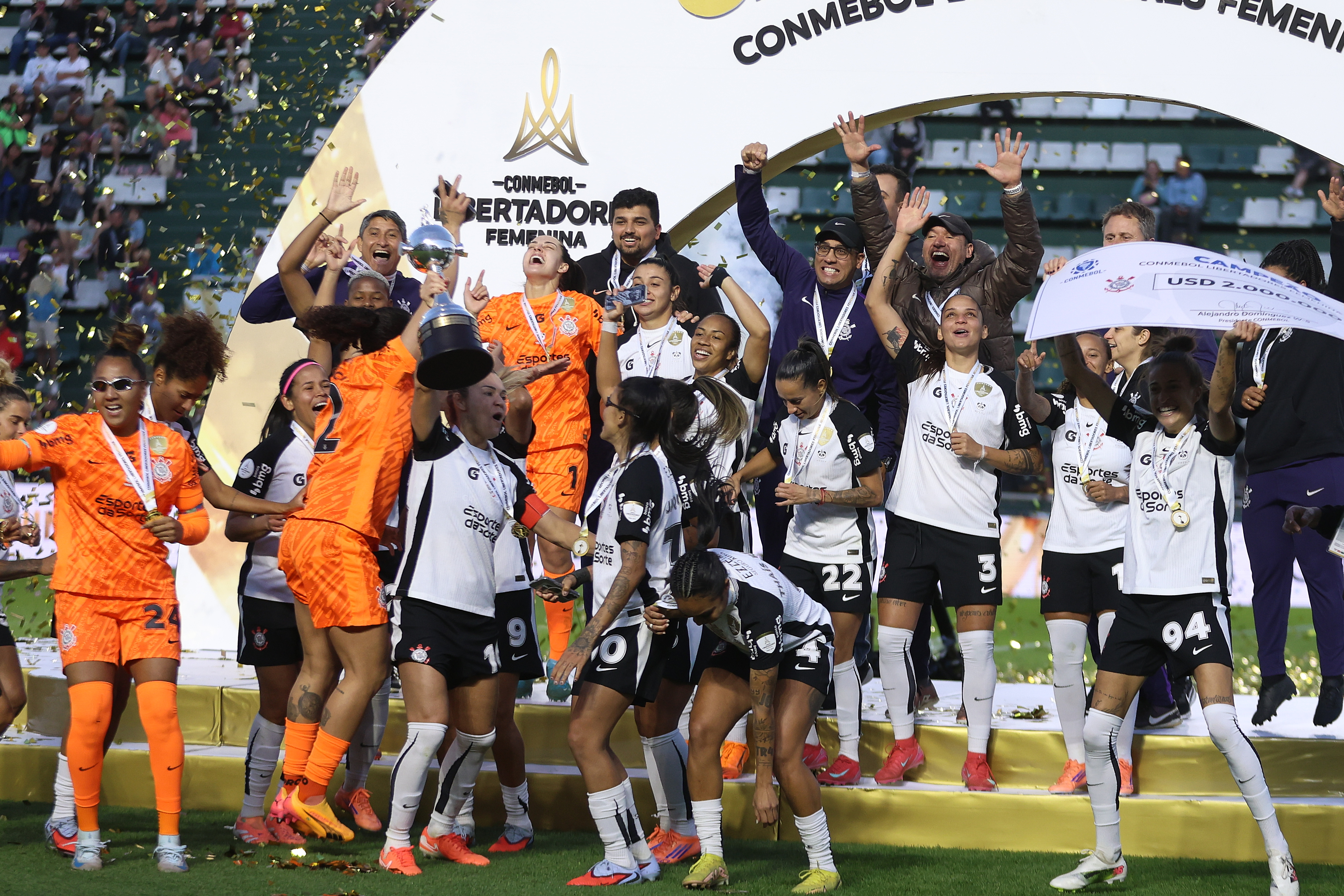 Brazilian club claims sixth title, third straight, by beating Deportivo Cali on penalties Buenos Aires, Argentina – October 18, 2025: Corinthians celebrates its triumph in the Women's L...