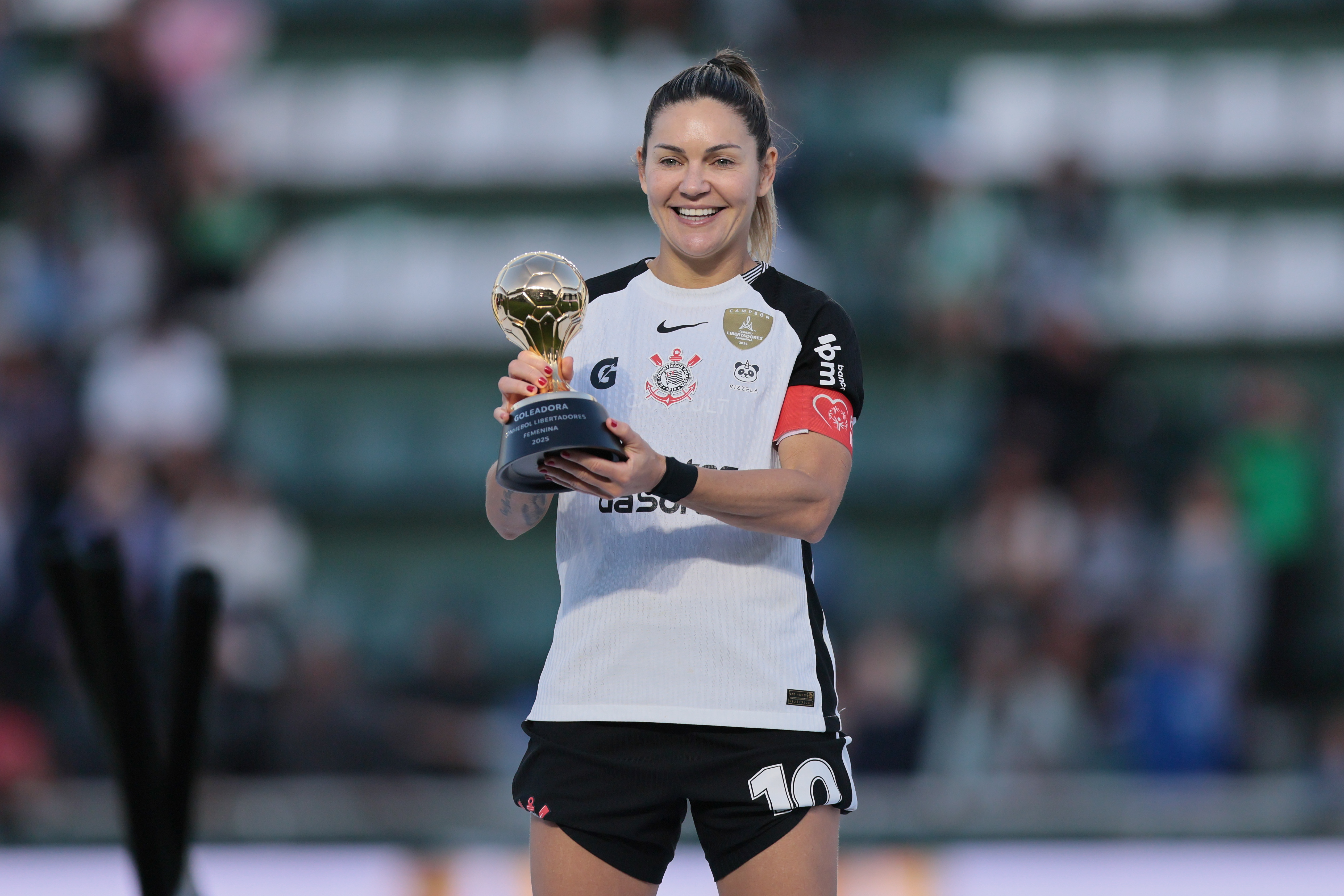 Brazilian club claims sixth title, third straight, by beating Deportivo Cali on penalties Buenos Aires, Argentina – October 18, 2025: Brazilian club Corinthians were crowned champions o...