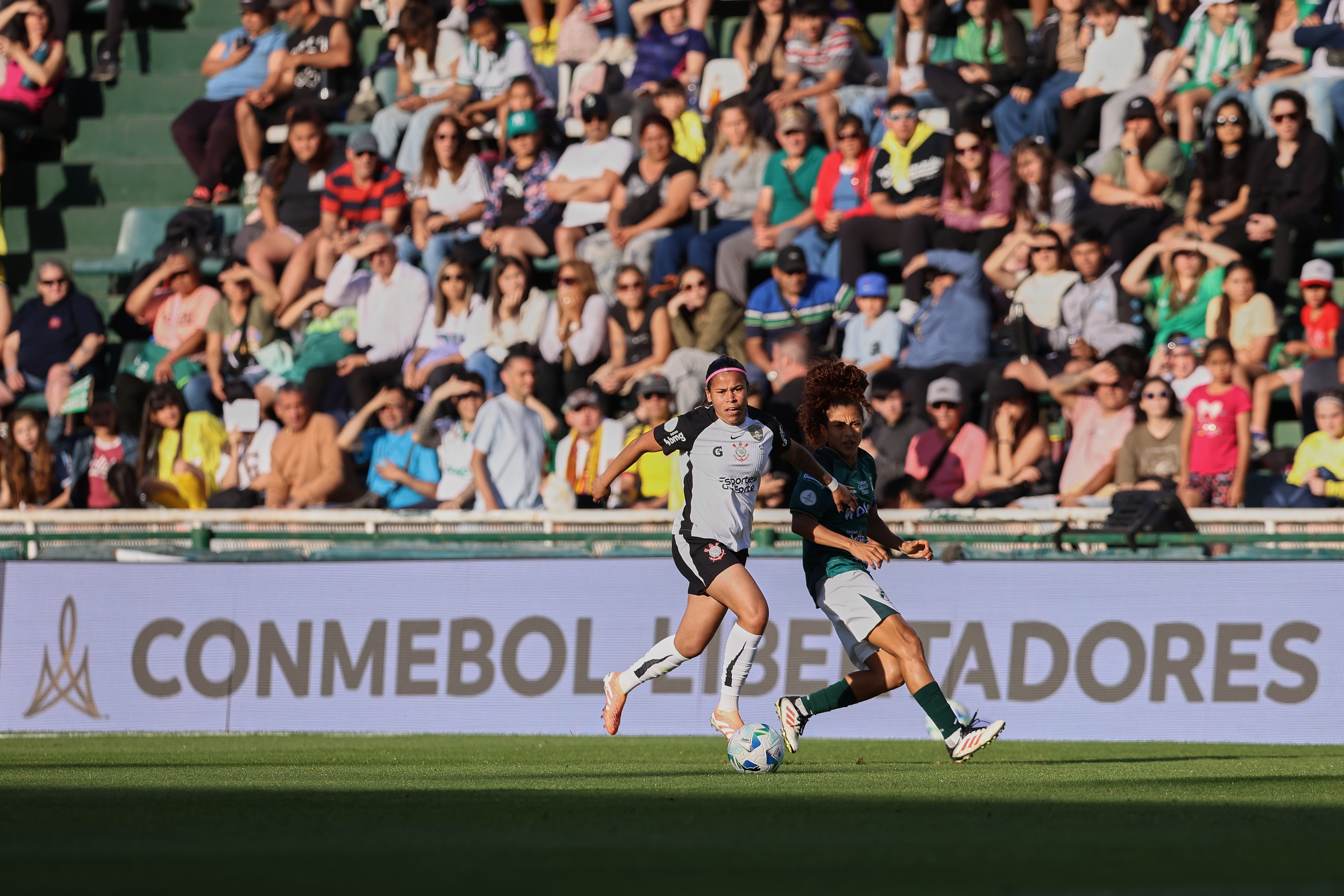 Brazilian club claims sixth title, third straight, by beating Deportivo Cali on penalties Buenos Aires, Argentina – October 18, 2025: Brazilian club Corinthians were crowned champions o...